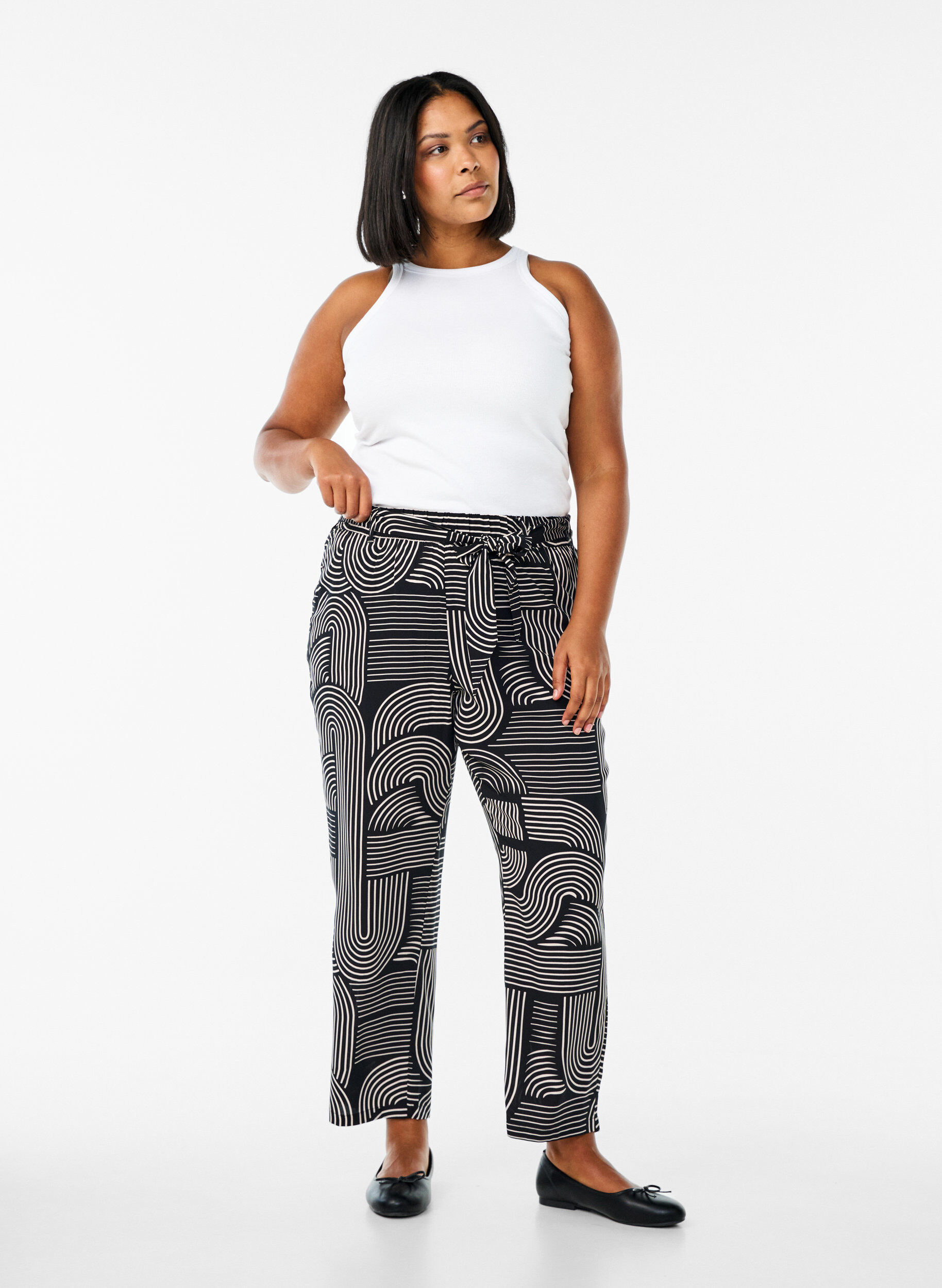 Zizzi Hose mit hohem Bund aus Viskose, Schwarz, Model image number 0