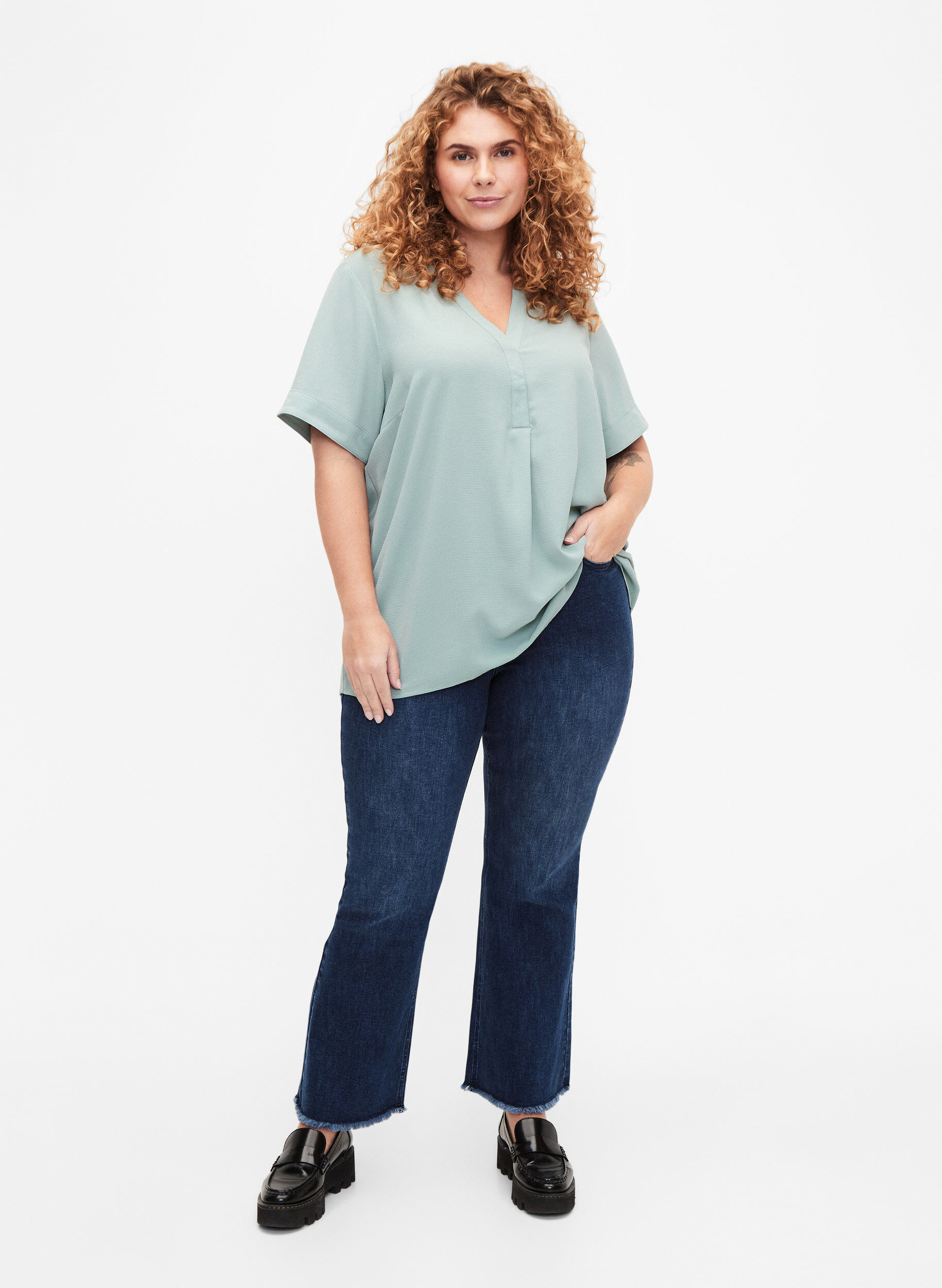 Zizzi Chemisier &agrave; manches courtes avec encolure en V, Vert, Model image number 1