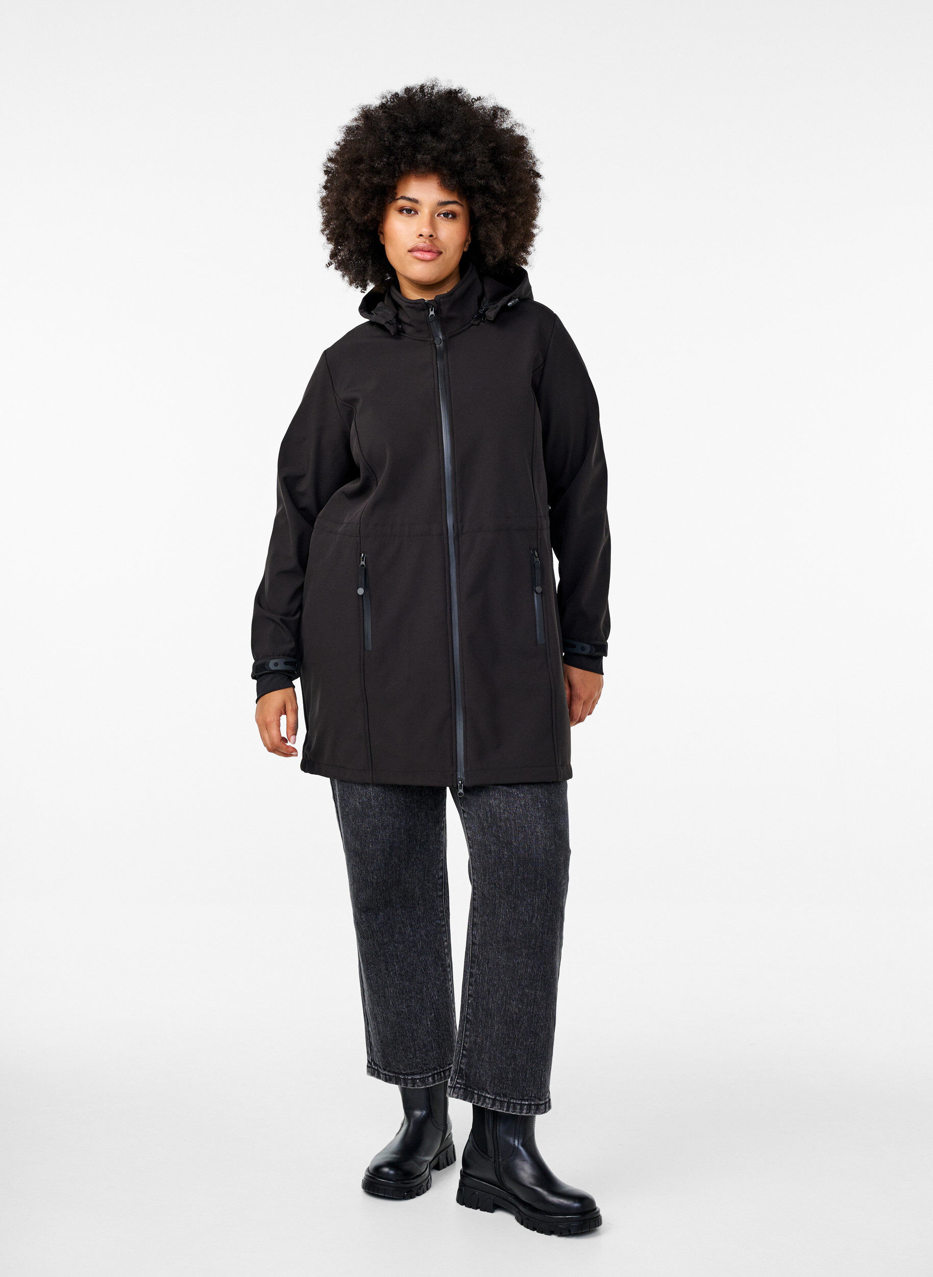 Zizzi Softshell-Jacke mit abnehmbarer Kapuze, Schwarz, Model image number 1