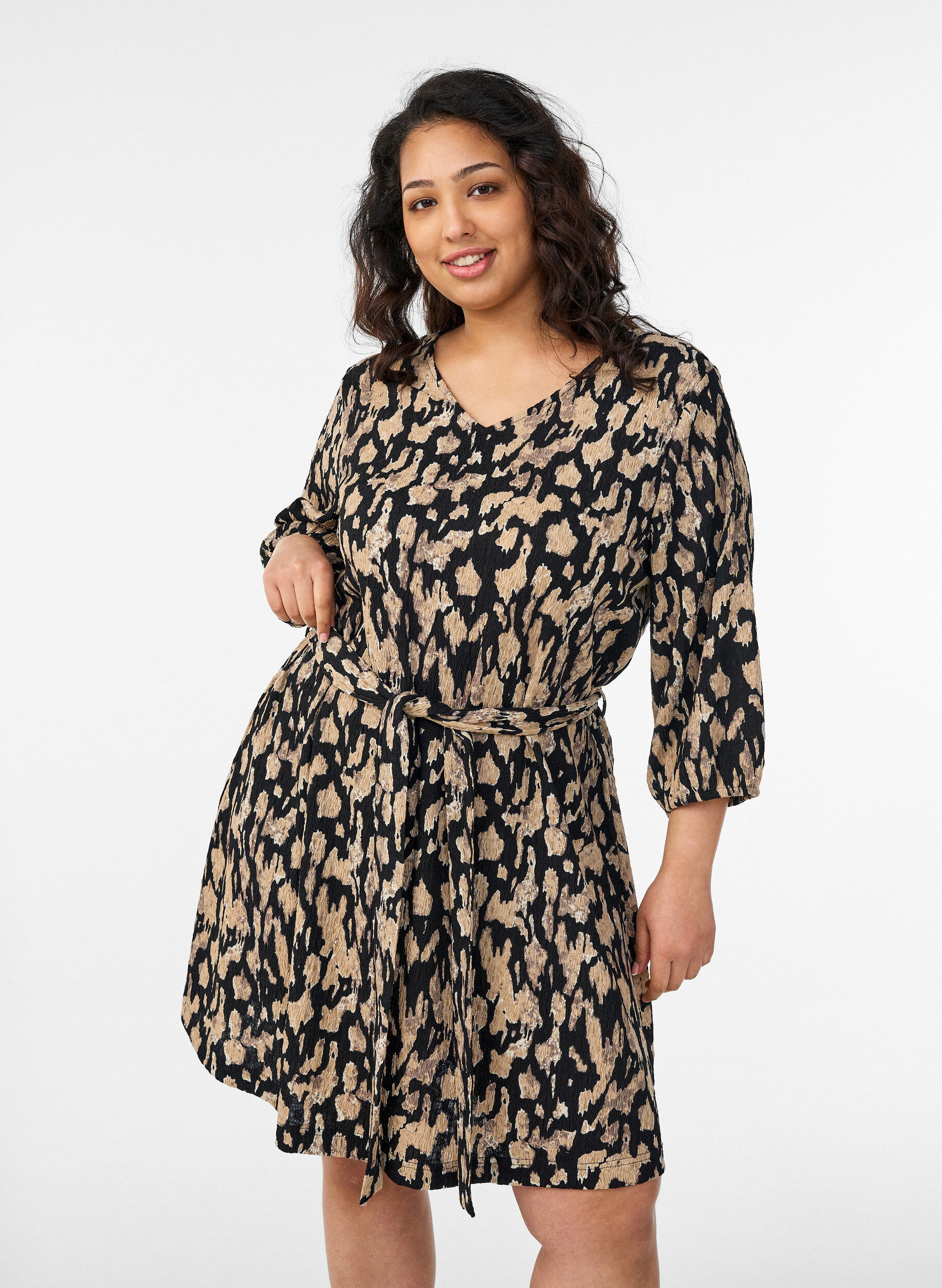 Zizzi Kurzes Kleid mit 3/4-&Auml;rmeln und Muster, Schwarz, Model image number 0