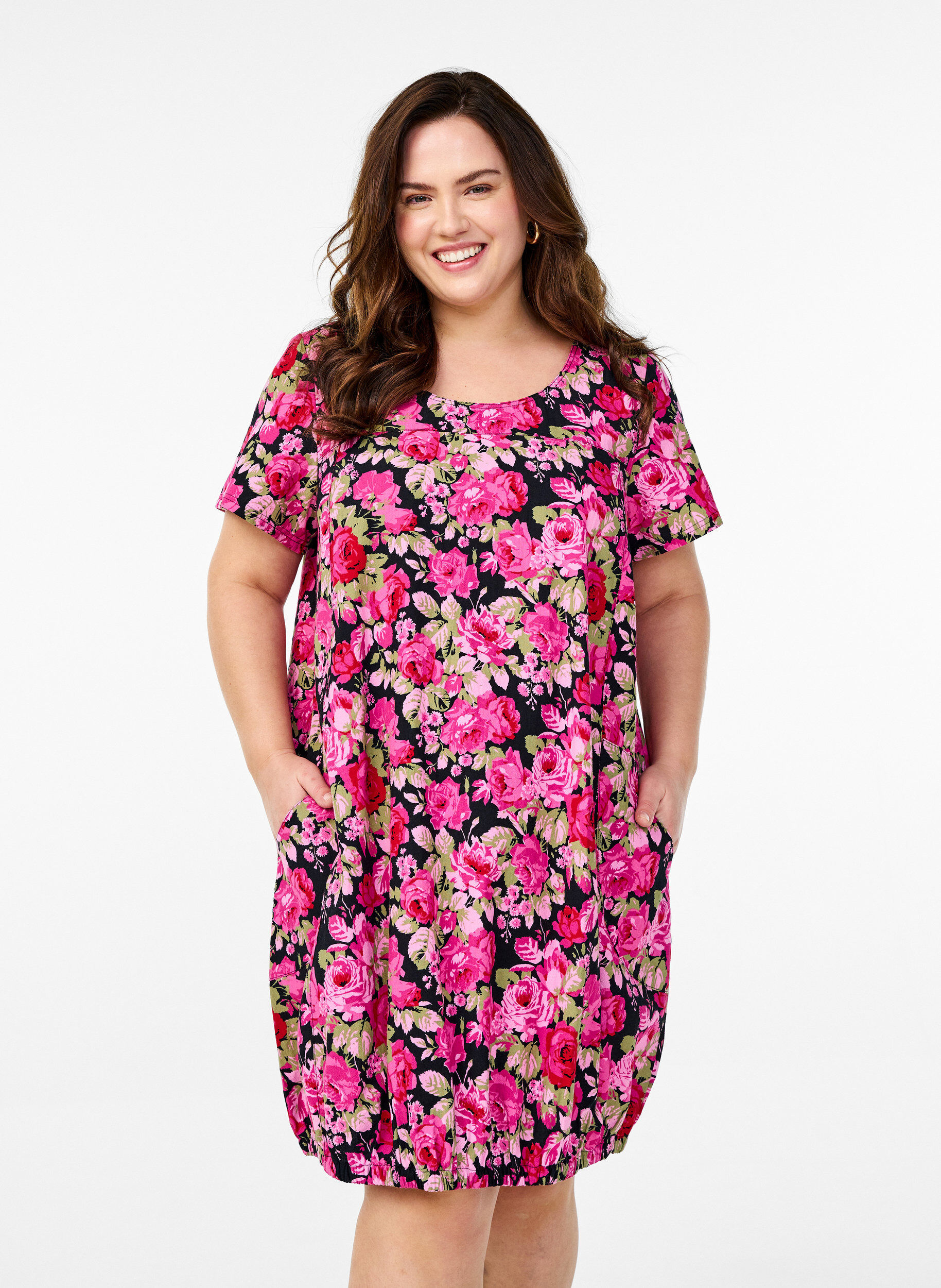Kurz&auml;rmliges Baumwollkleid mit Aufdruck, Schwarz, Model