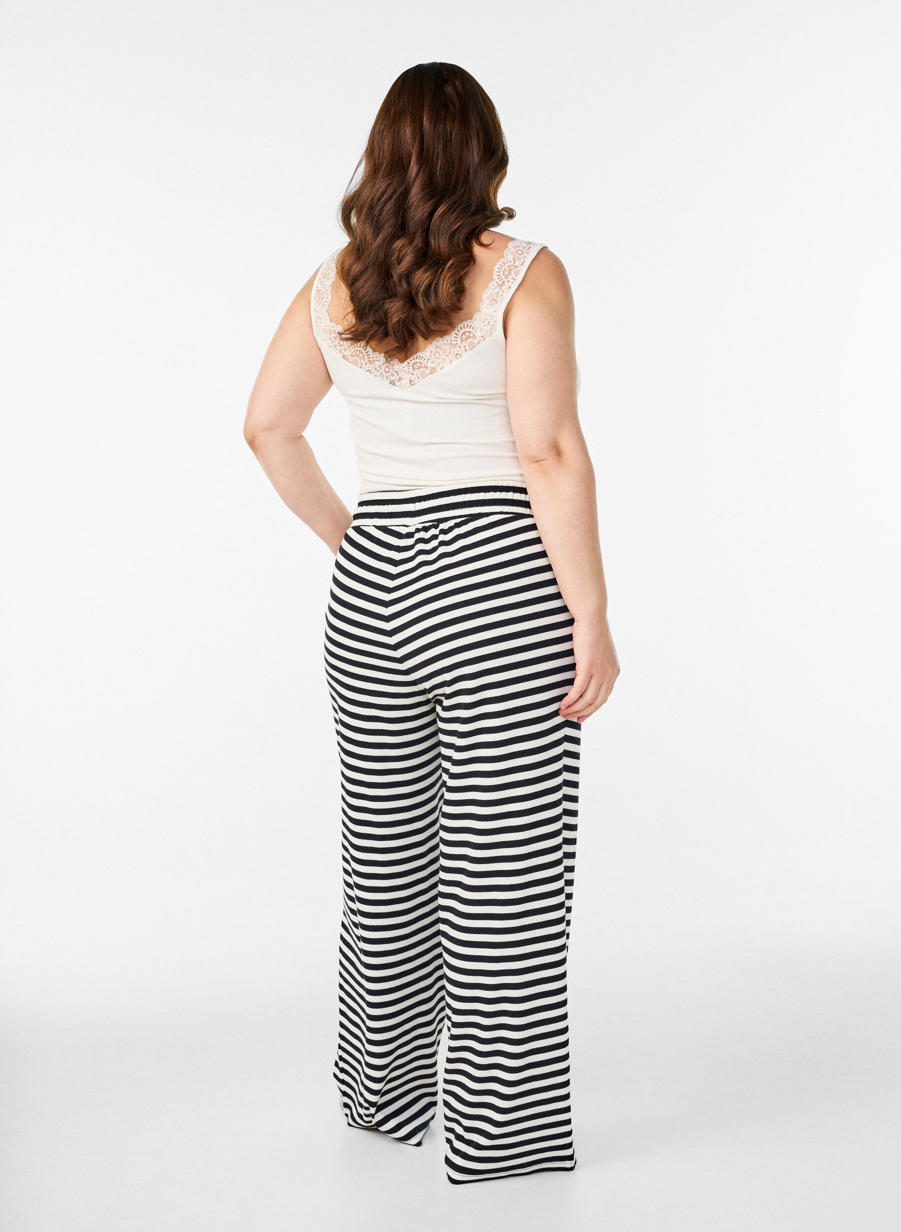 ZizziGestreifte Schlafanzughose mit hoher Taille und weiten Beinen, Schwarz, Model image number 1