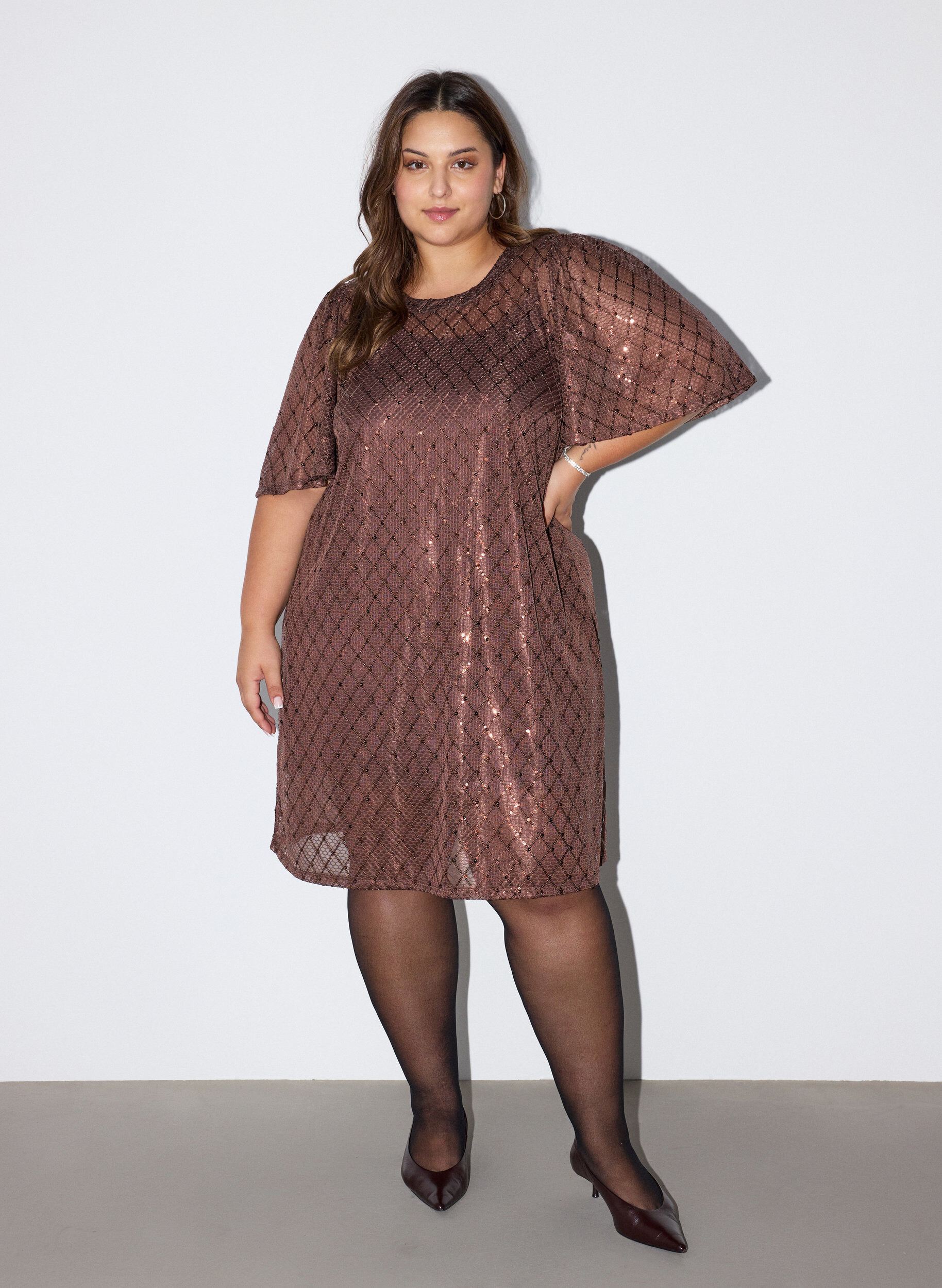 ZizziKurzes Kleid mit Pailletten und Rautenmuster, Braun, Model image number 1