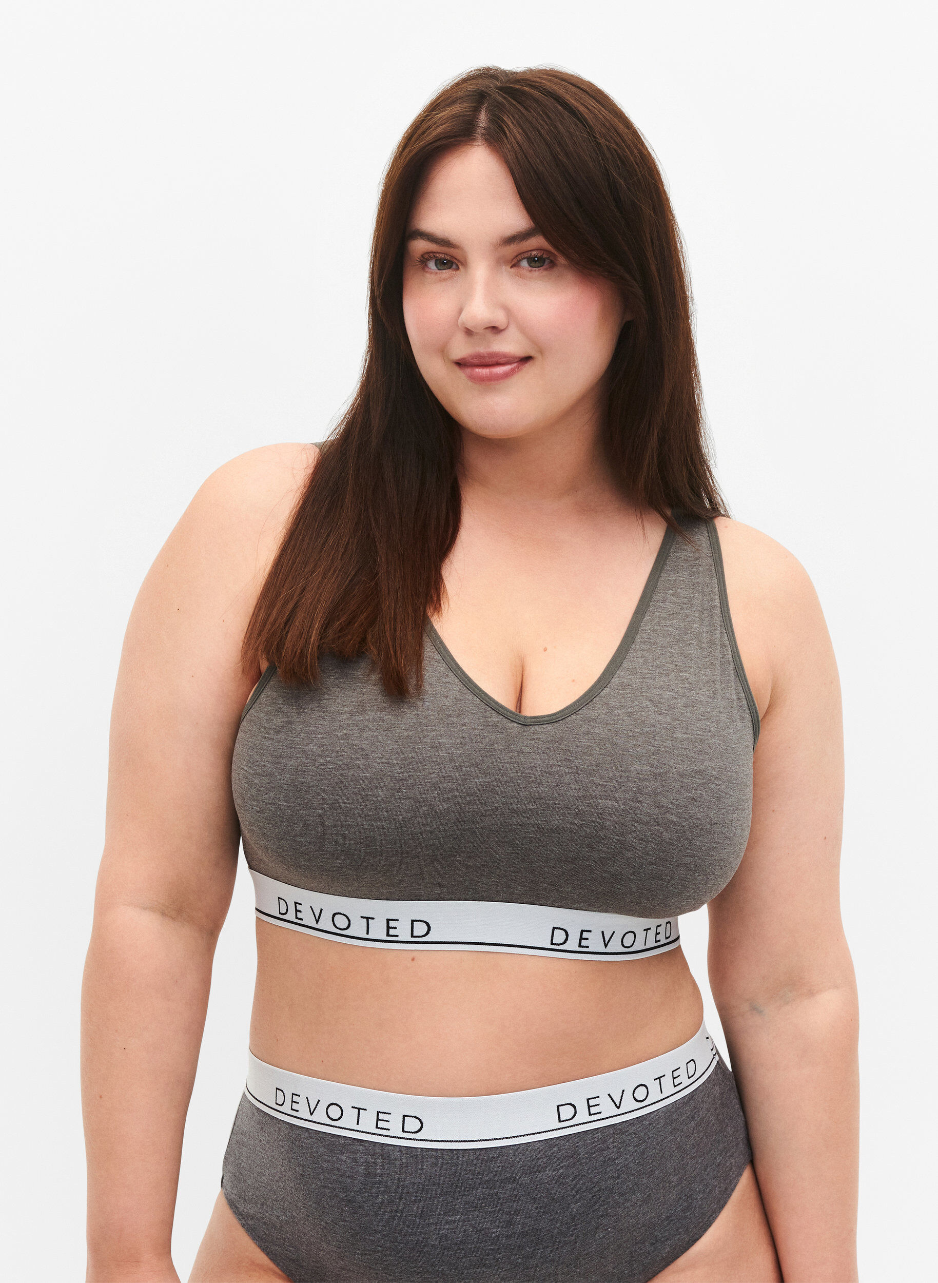 Zizzi Weiches BH-Top mit V-Ausschnitt und Textdruck, Medium Grey Melange, Model image number 0