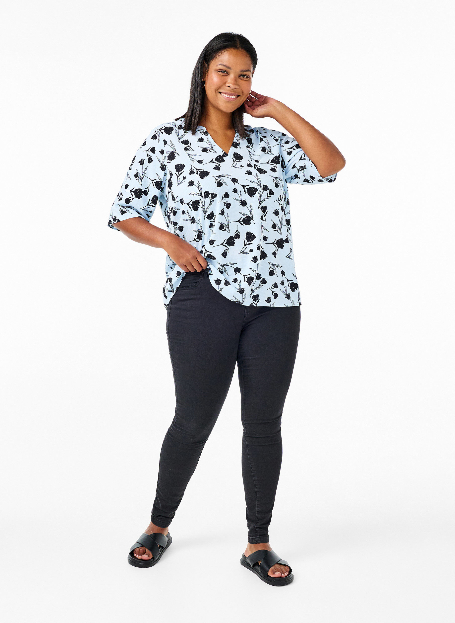 Zizzi Chemisier &agrave; col en V avec imprim&eacute; floral, Cashmere Blue Flower, Model image number 2