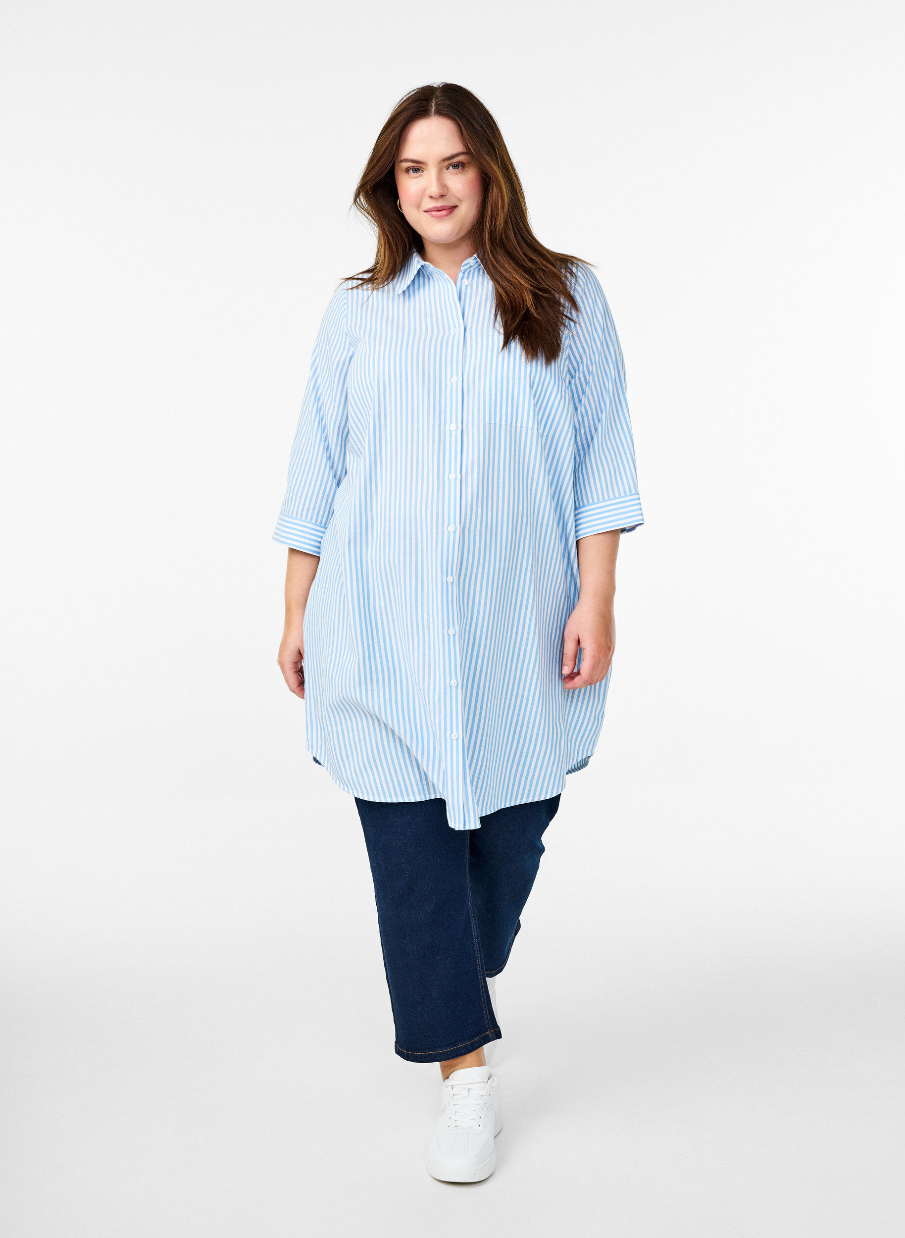 Zizzi Chemise longue &agrave; rayures avec manches 3/4, Bleu Clair, Model image number 1