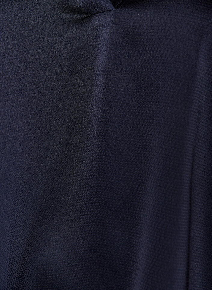 Blouse satin&eacute;e avec manches courtes et col &agrave; volants, Bleu, Packshot image number 2