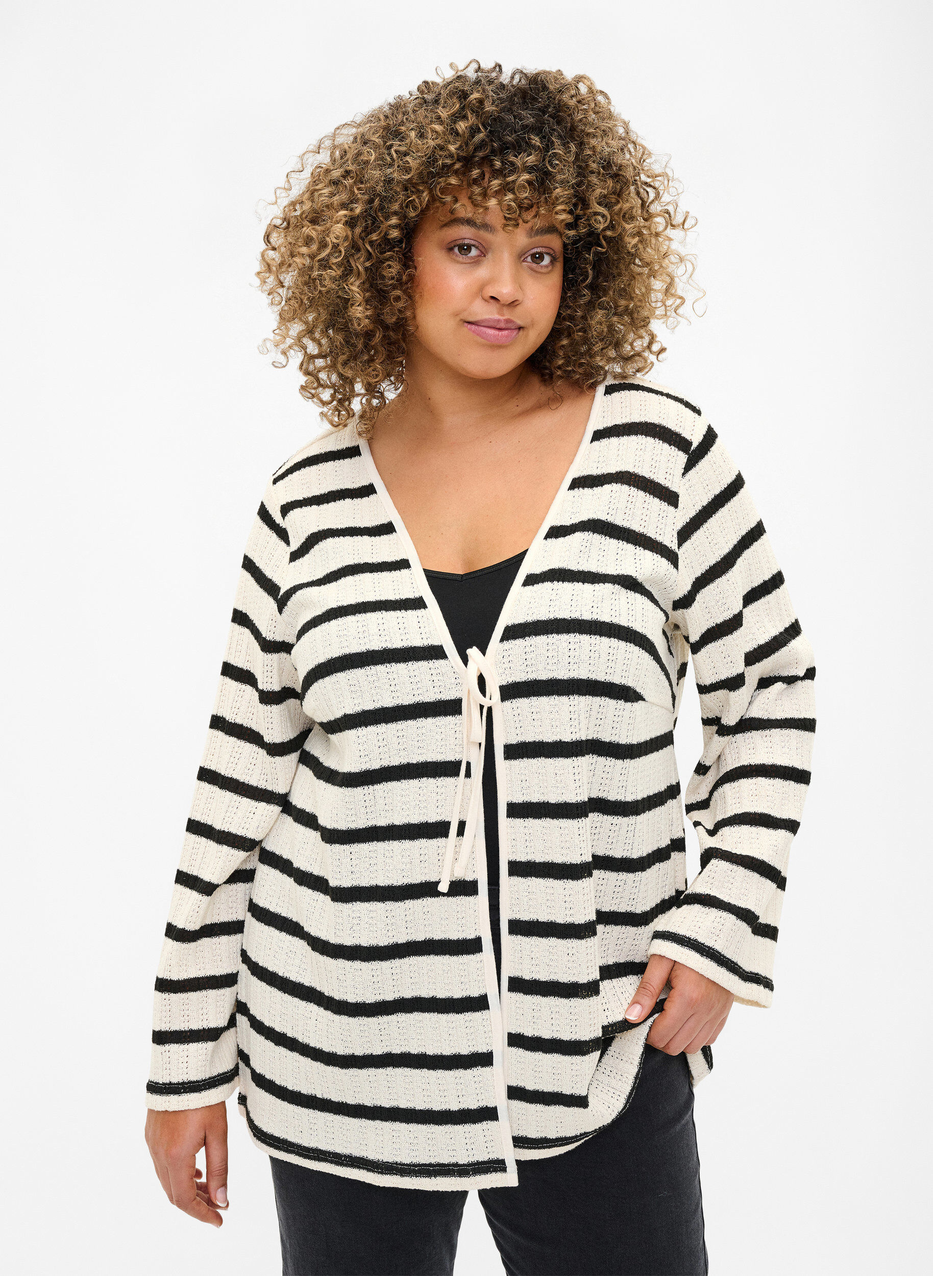 Zizzi Cardigan ray&eacute; avec cordon de serrage, Sand Black Stripe, Model image number 0