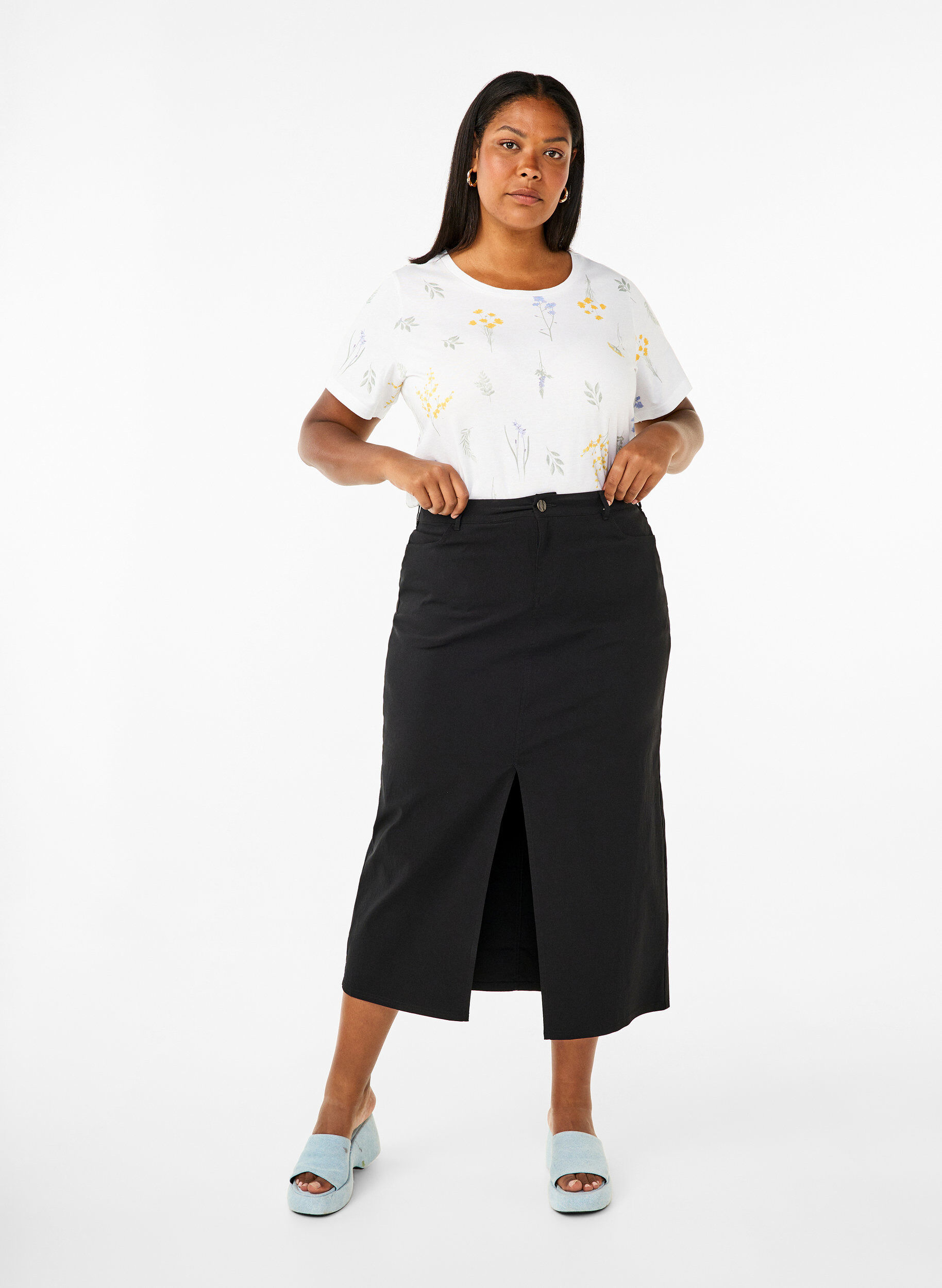 Zizzi T-Shirt aus Bio-Baumwolle mit Blumendruck, Bright W. AOP, Model image number 2