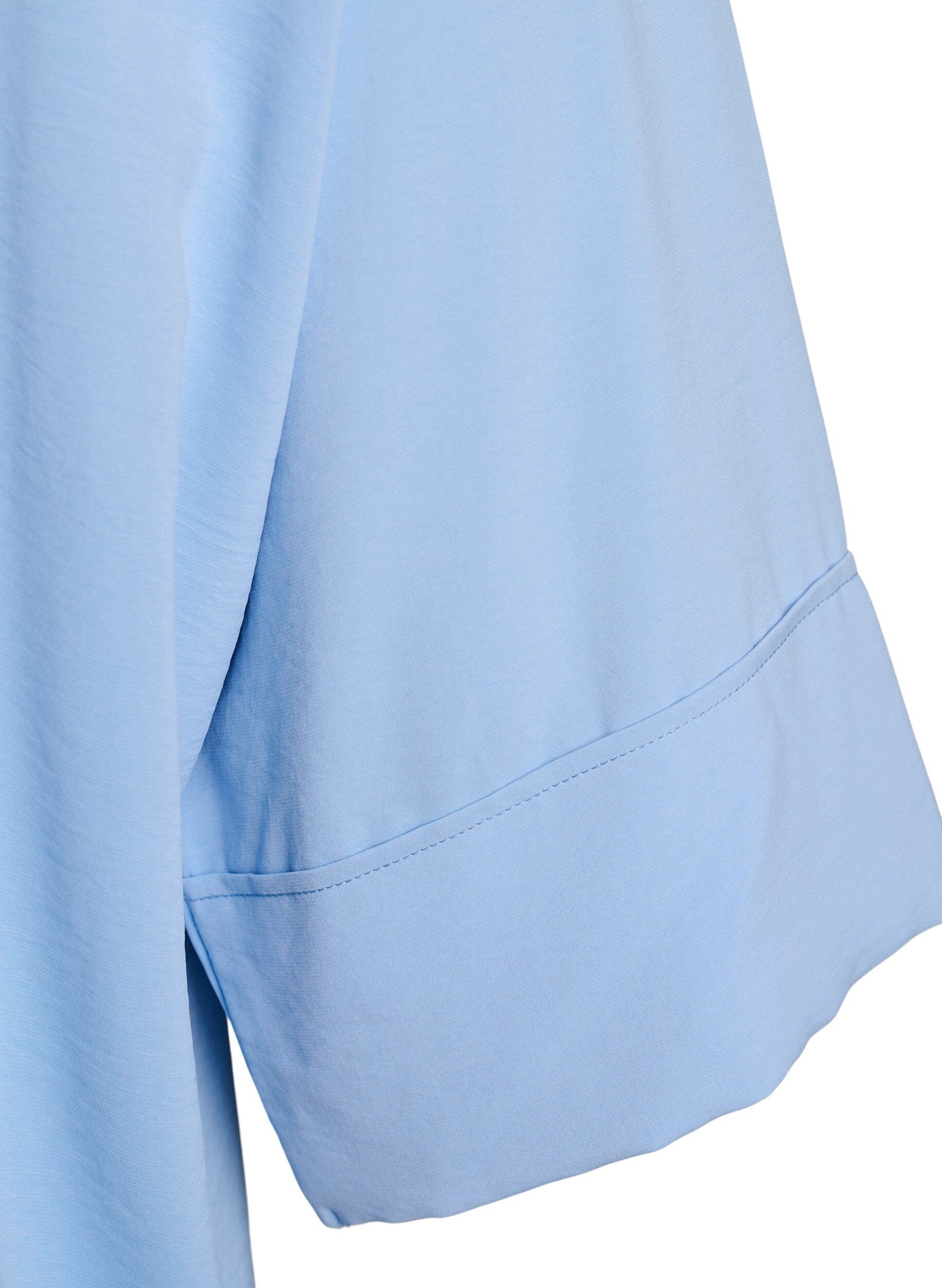 Zizzi Chemise ample avec col en V et manches 3/4, Bleu Clair, Packshot image number 4