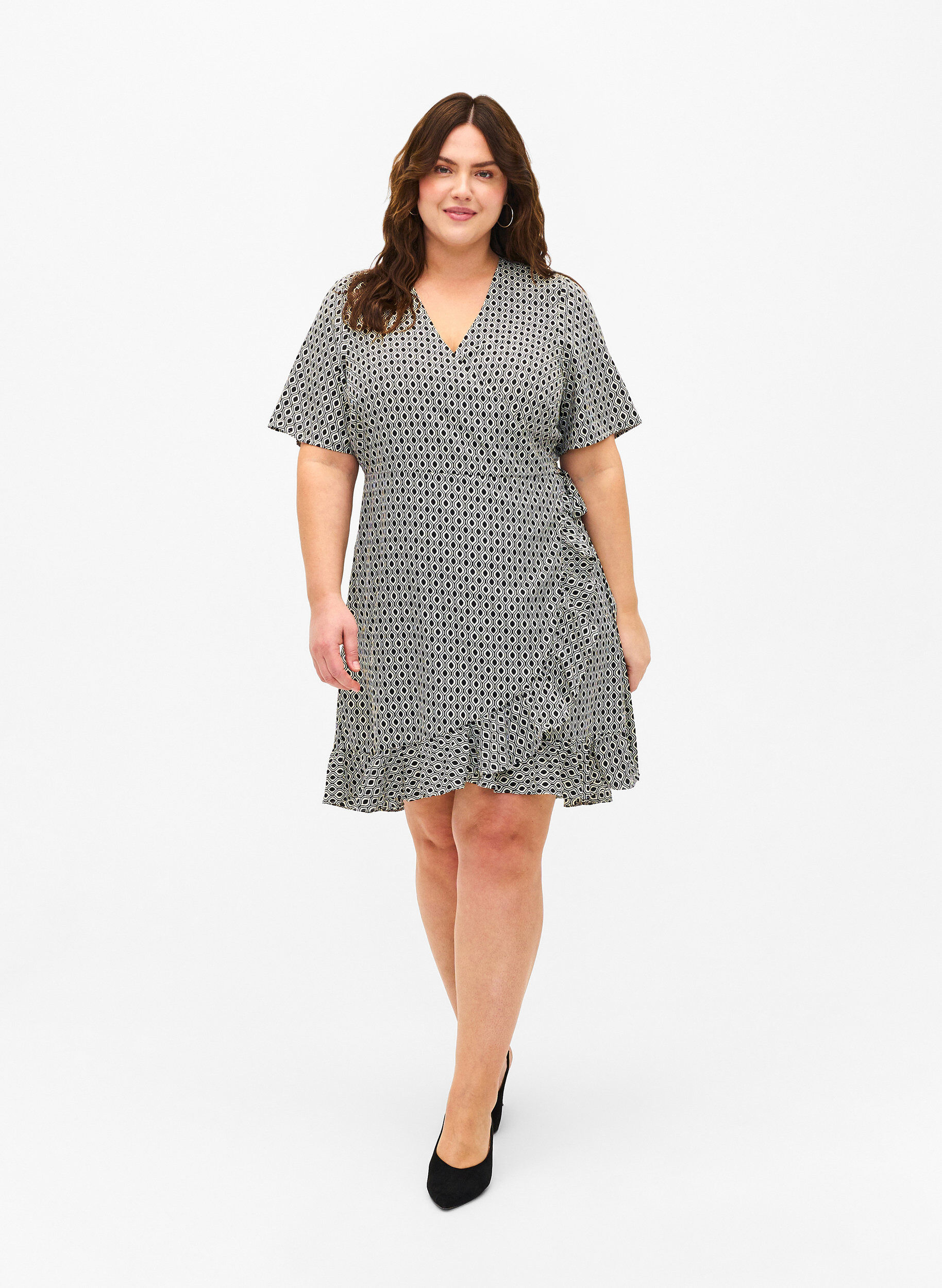 Zizzi FLASH &ndash; Wickelkleid mit kurzen &Auml;rmeln, Black White Graphic, Model image number 2