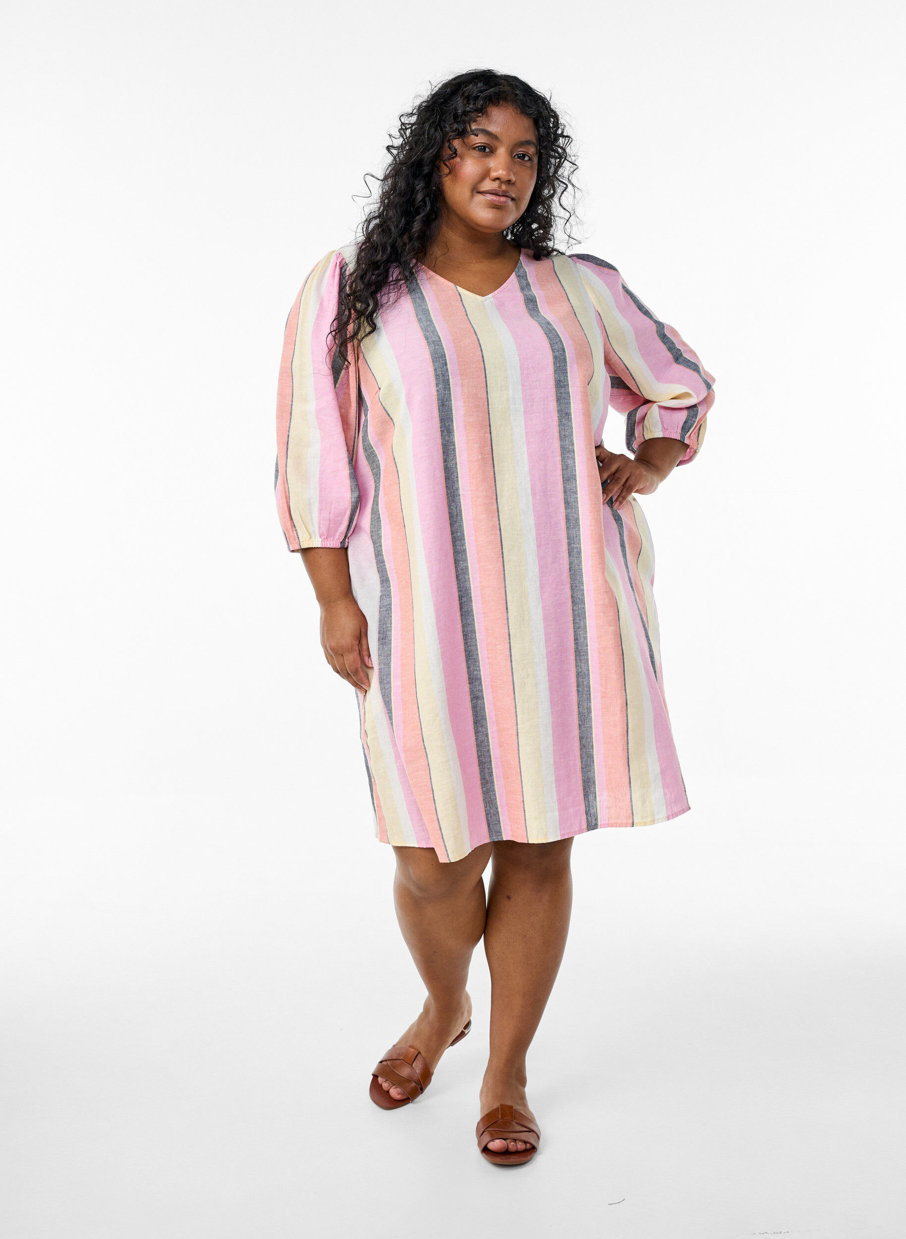 Zizzi Kleid aus Leinen und Viskose mit 3/4-&Auml;rmeln, Gelb, Model image number 1