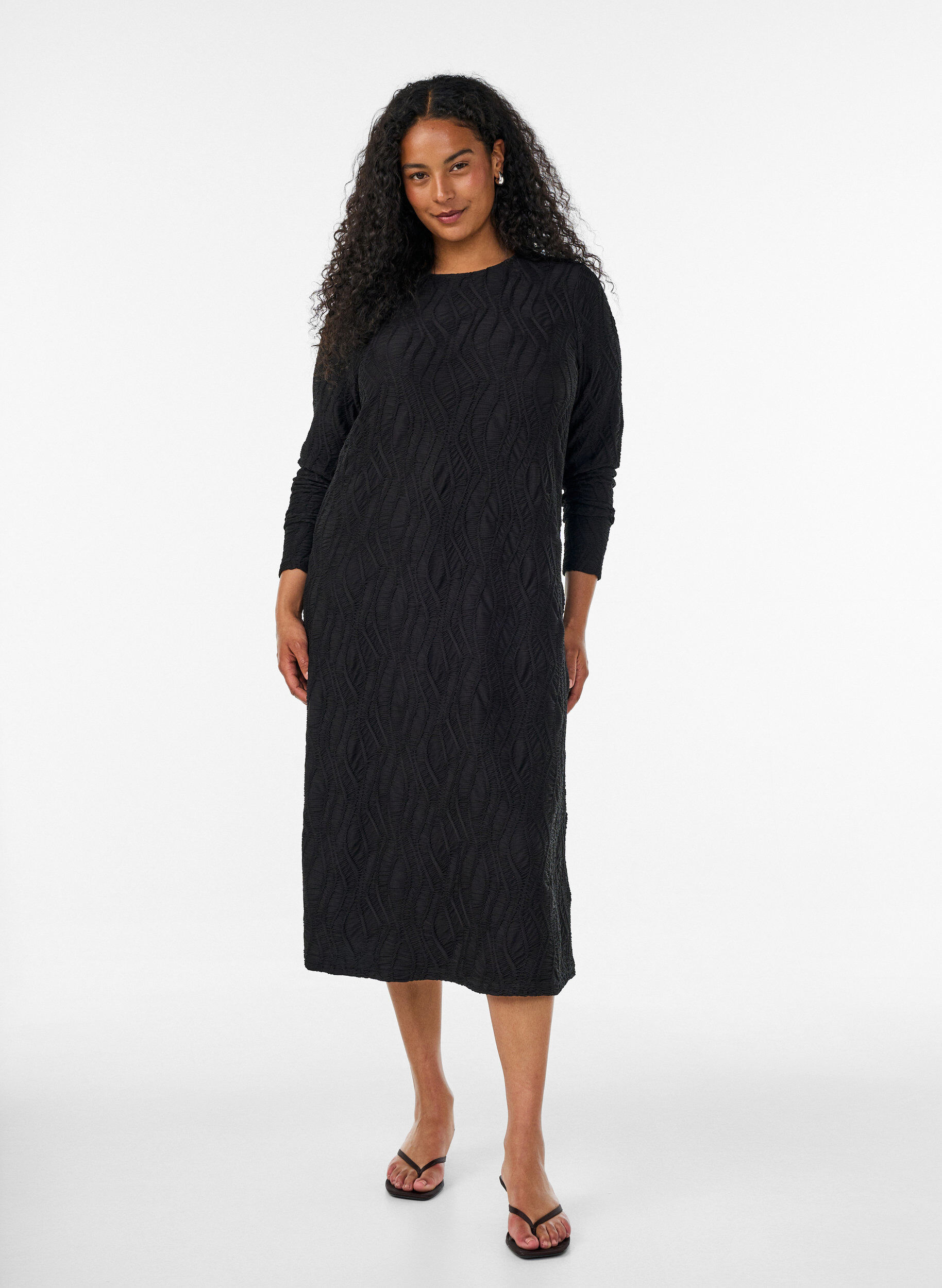 ZizziMidikleid mit gewellter Struktur und langen &Auml;rmeln, Schwarz, Model image number 0