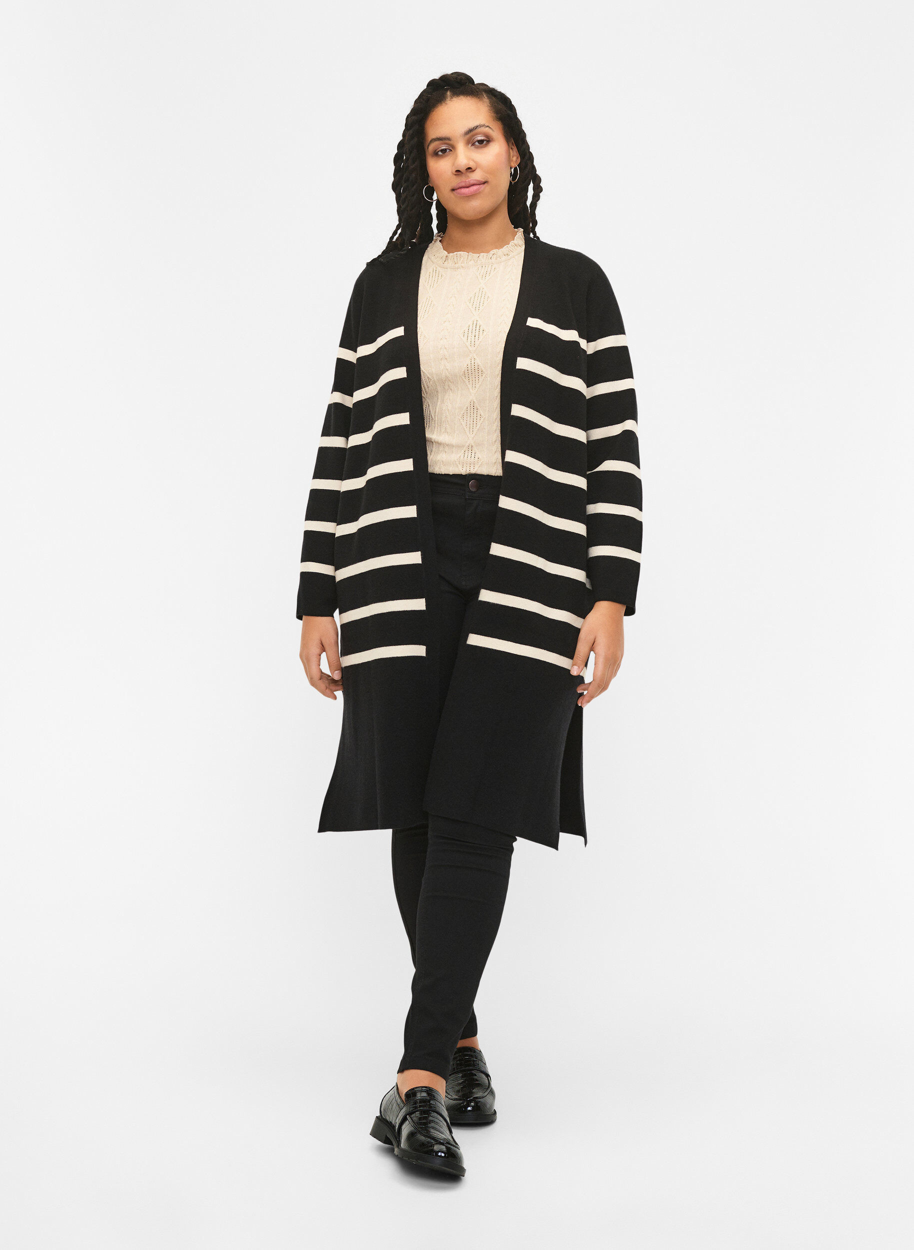 Zizzi Cardigan en tricot ray&eacute; en m&eacute;lange de viscose, Black w. Birch, Model image number 2