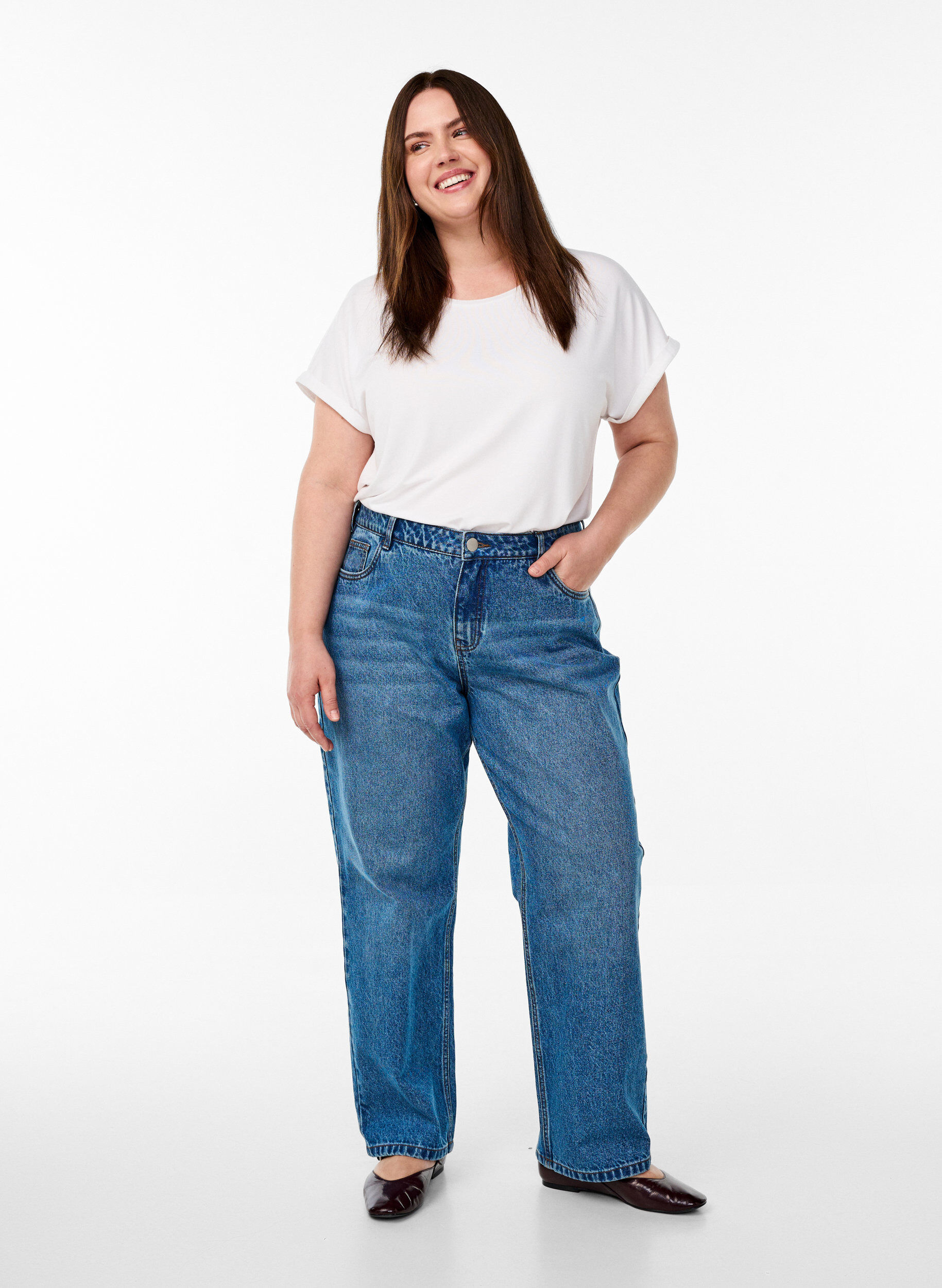 Zizzi T-shirt ample &agrave; col rond, Blanc, Model image number 1