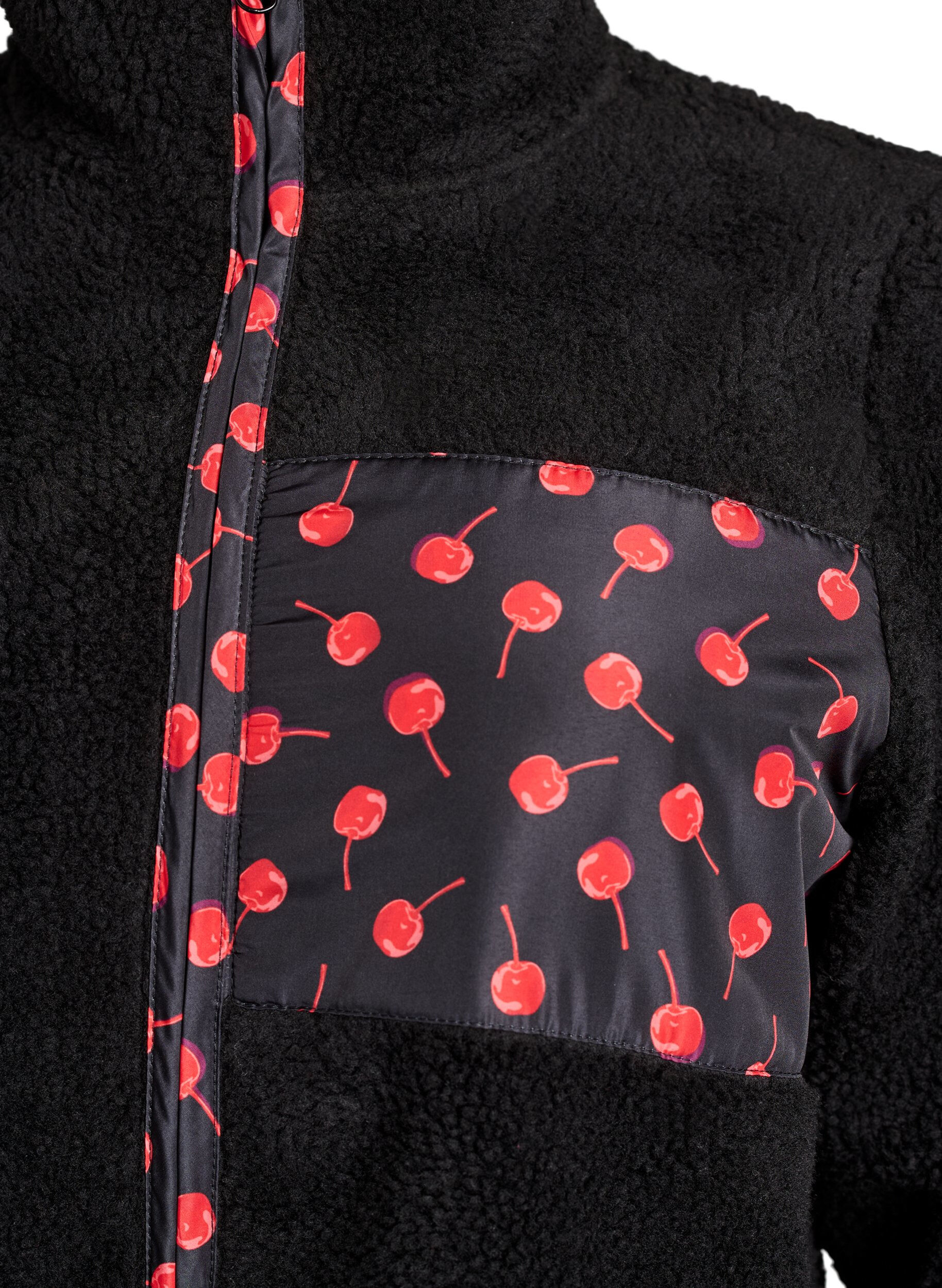 Zizzi Jacke aus Teddyfleece mit Kirschdetails, Schwarz, Packshot image number 2