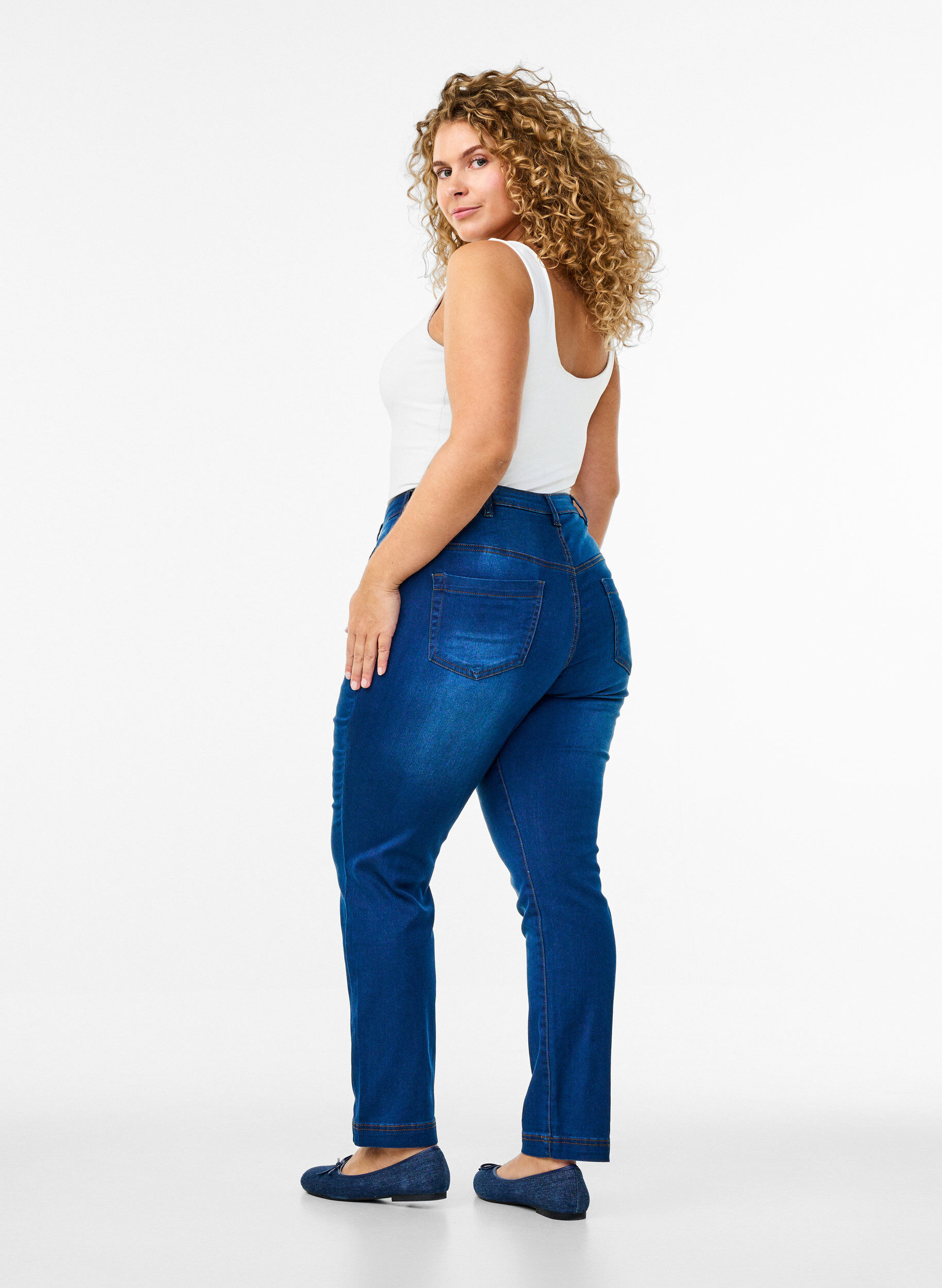 ZizziSchmale Passform Emily Jeans mit normaler Taille, Blau, Model image number 1