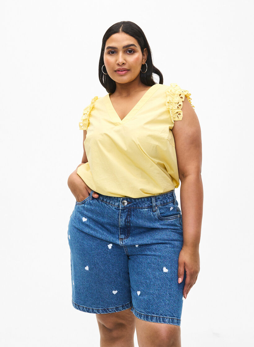 Shorts en jean taille haute ornés de cœurs brodés, Bleu Clair, Model image number 0