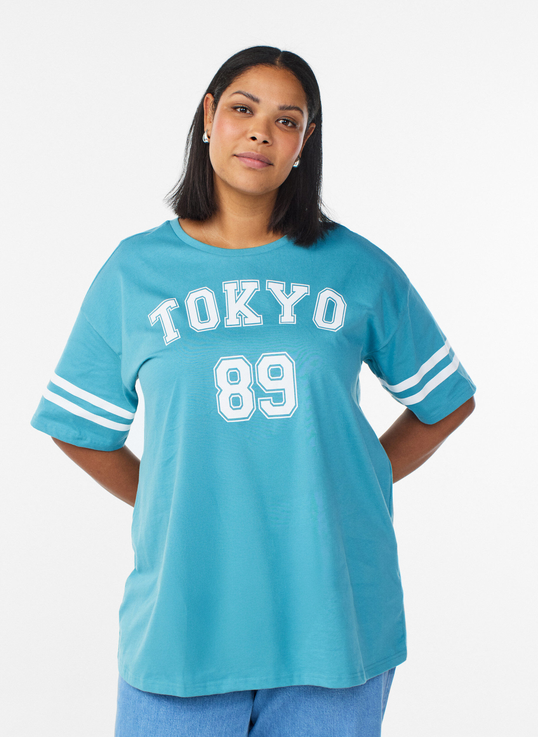 Sportliches Oversize-College-T-Shirt, Blau, Model