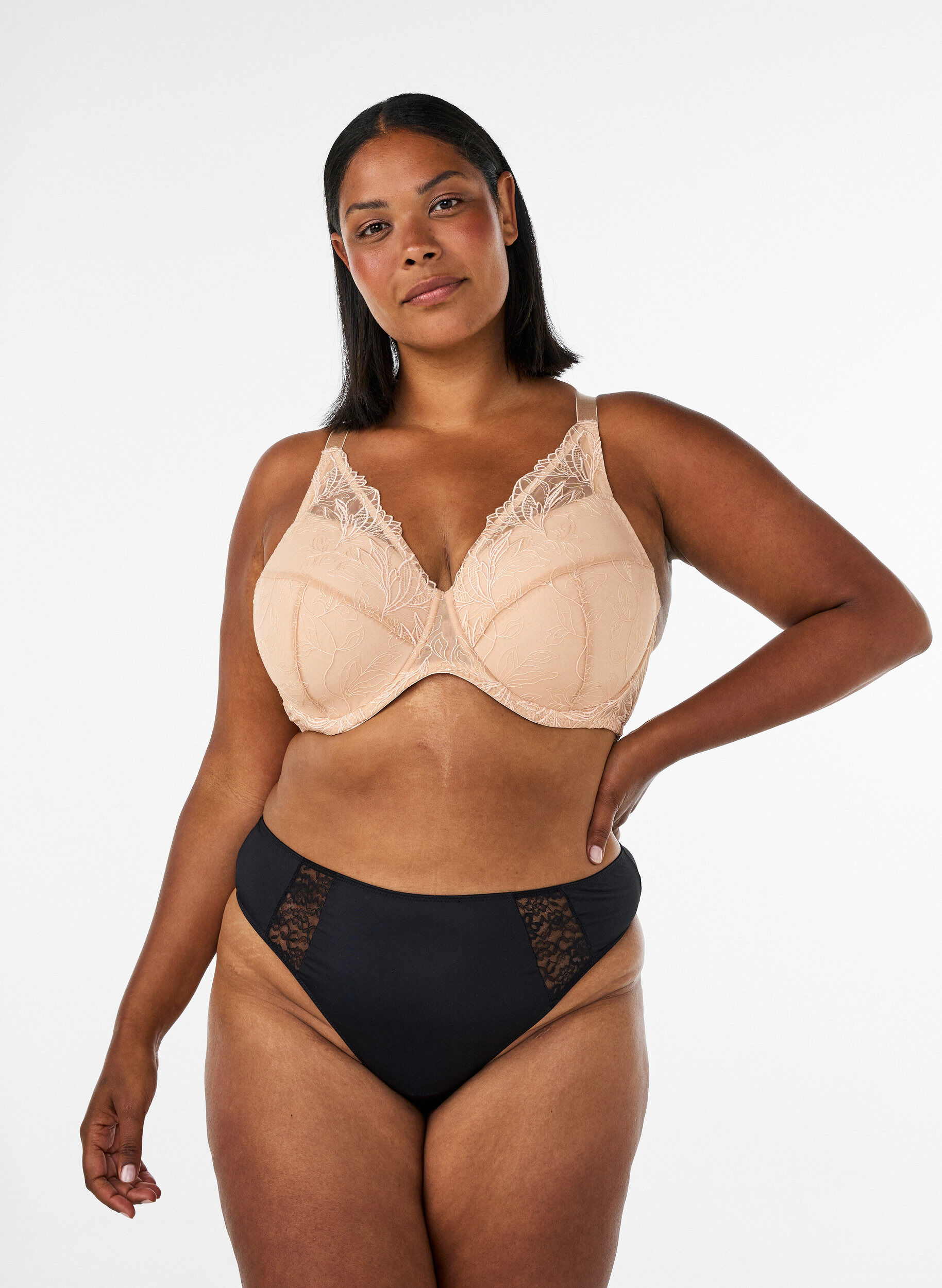 ZizziSoutien-gorge rembourr&eacute; en dentelle avec armatures, Beige, Model image number 1