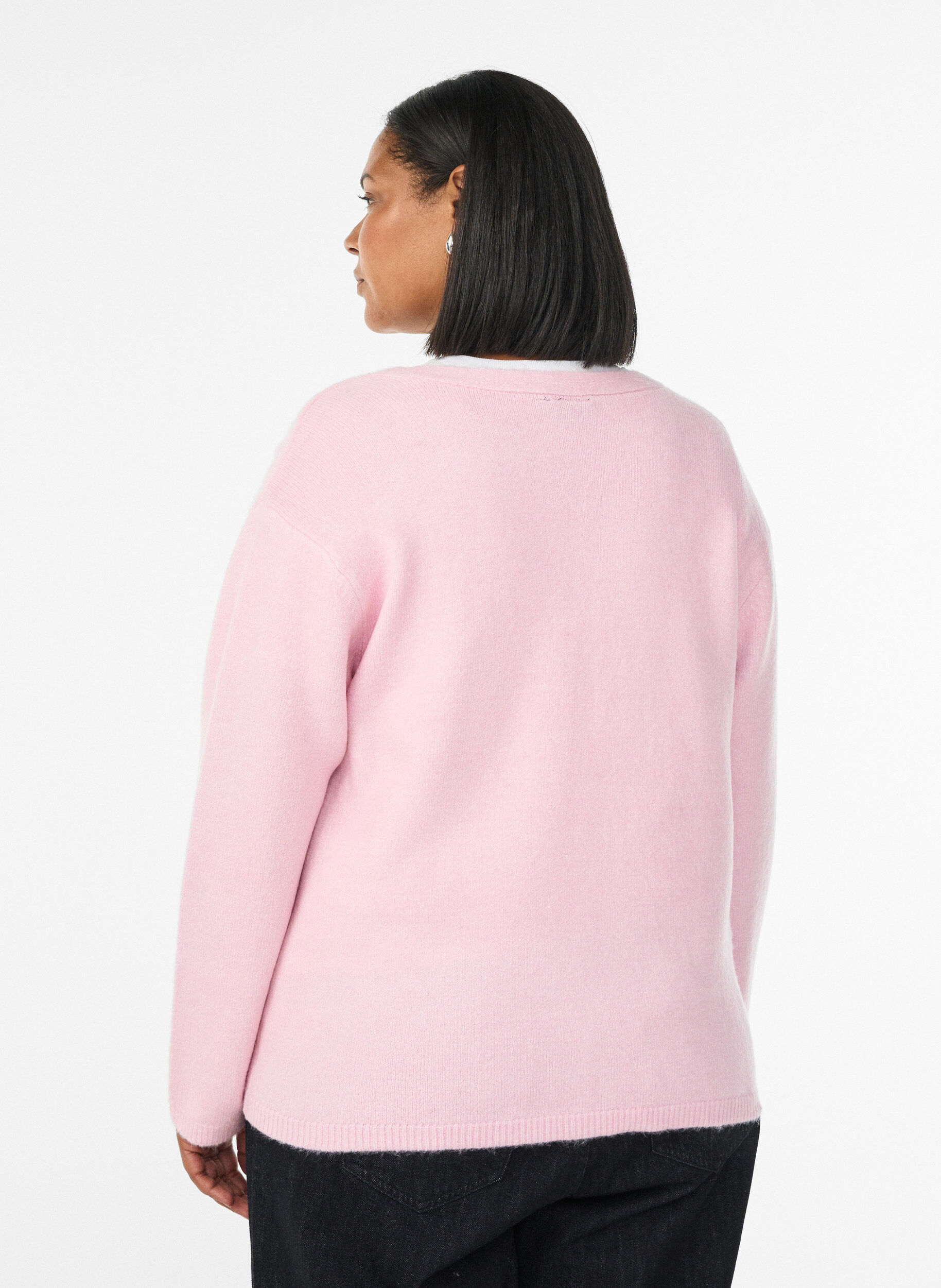 Zizzi Strickjacke mit V-Ausschnitt und aufgestickten Blumen, Rot, Model image number 2