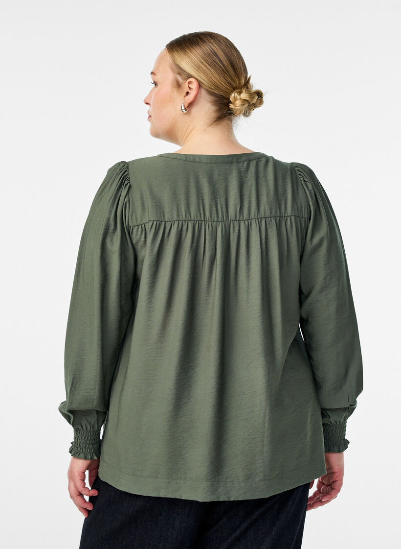 Blouse en viscose avec smock et détails froncés, Vert, Model image number 2