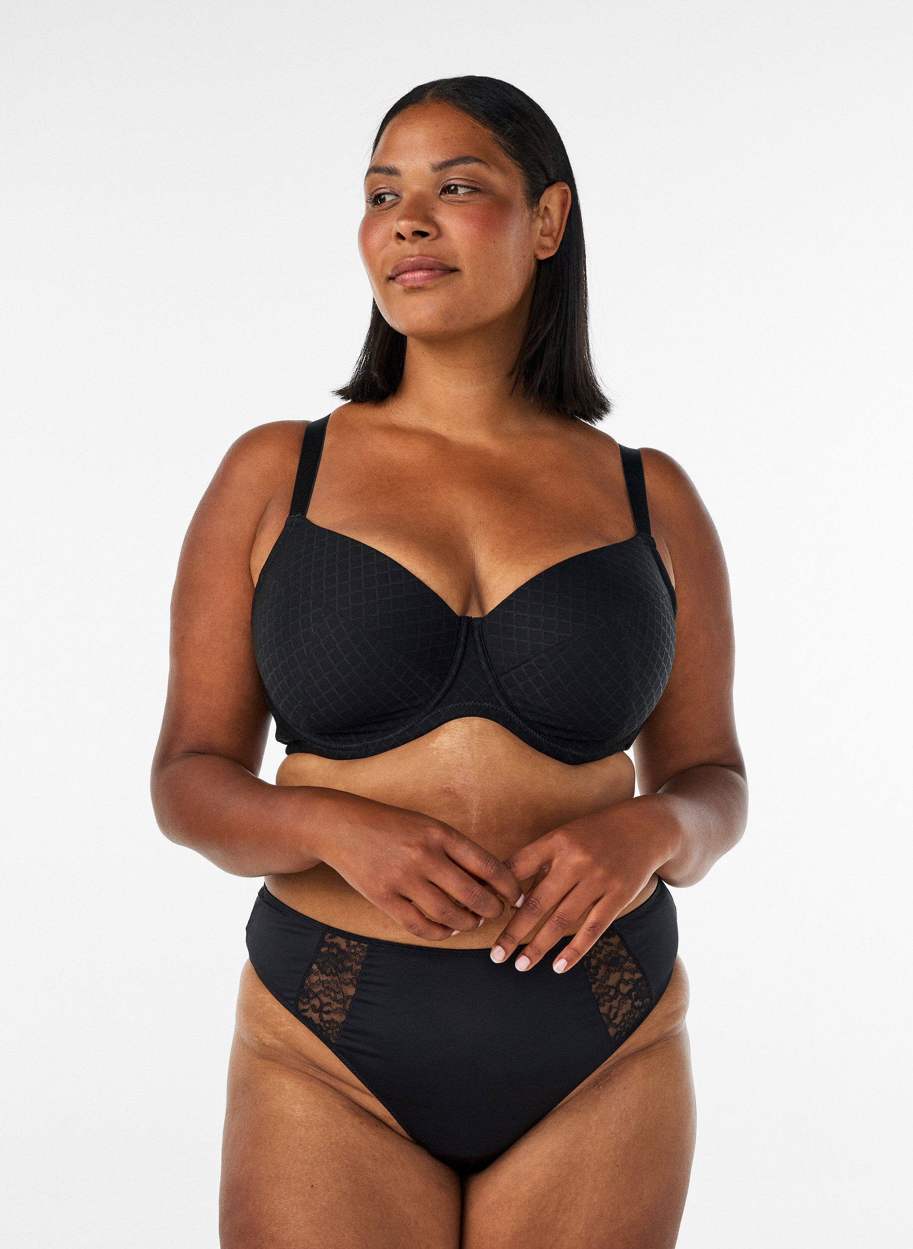 ZizziGepolsterter BH aus Mikrofaser mit Karomuster, Schwarz, Model image number 1