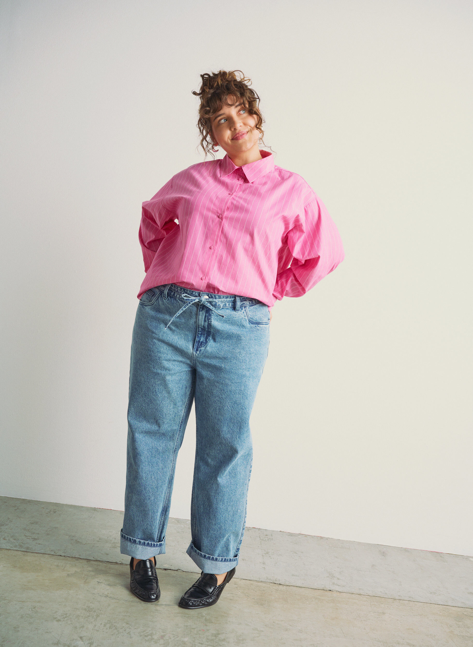 Zizzi Jean &agrave; coupe droite et &agrave; ceinture &agrave; nouer, Bleu Clair, Image image number 0