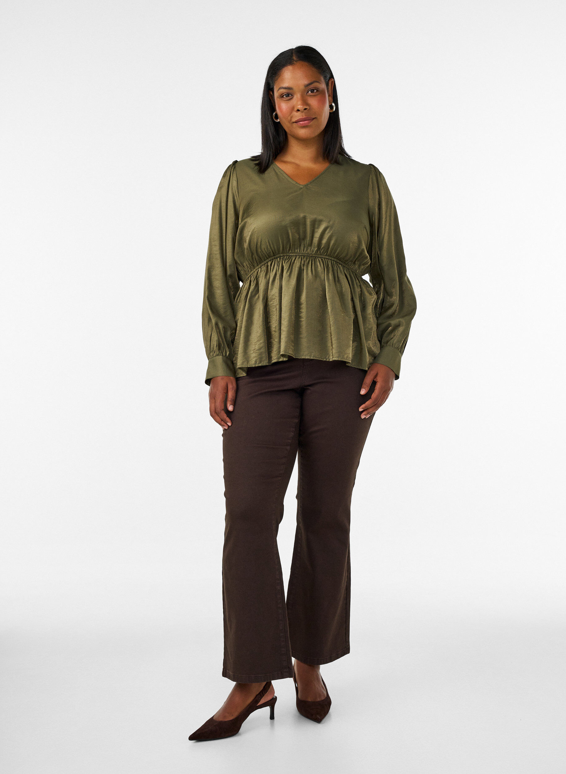 ZizziBlouse brillante en viscose &agrave; effet p&eacute;plum, Vert Kaki, Model image number 1