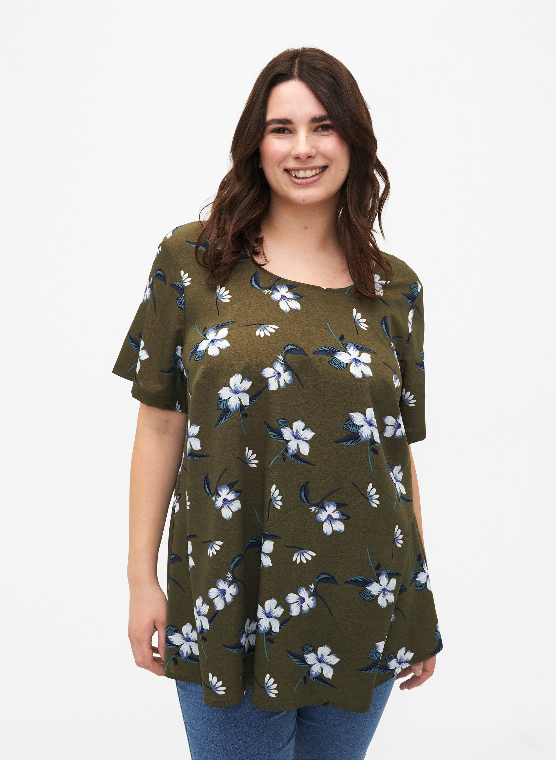Zizzi FLASH &ndash; Kurz&auml;rmelige Bluse mit Print, Olive Night Flower, Model image number 0