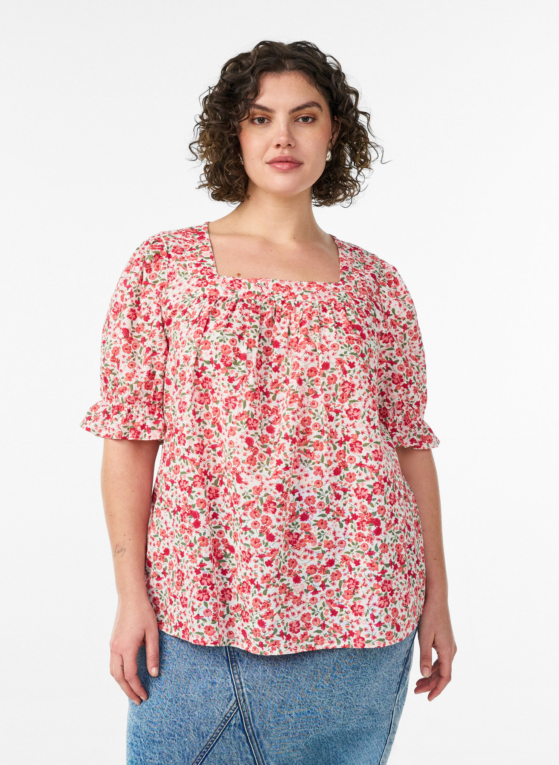Blouse en coton avec encolure carr&eacute;e, Rouge, Model