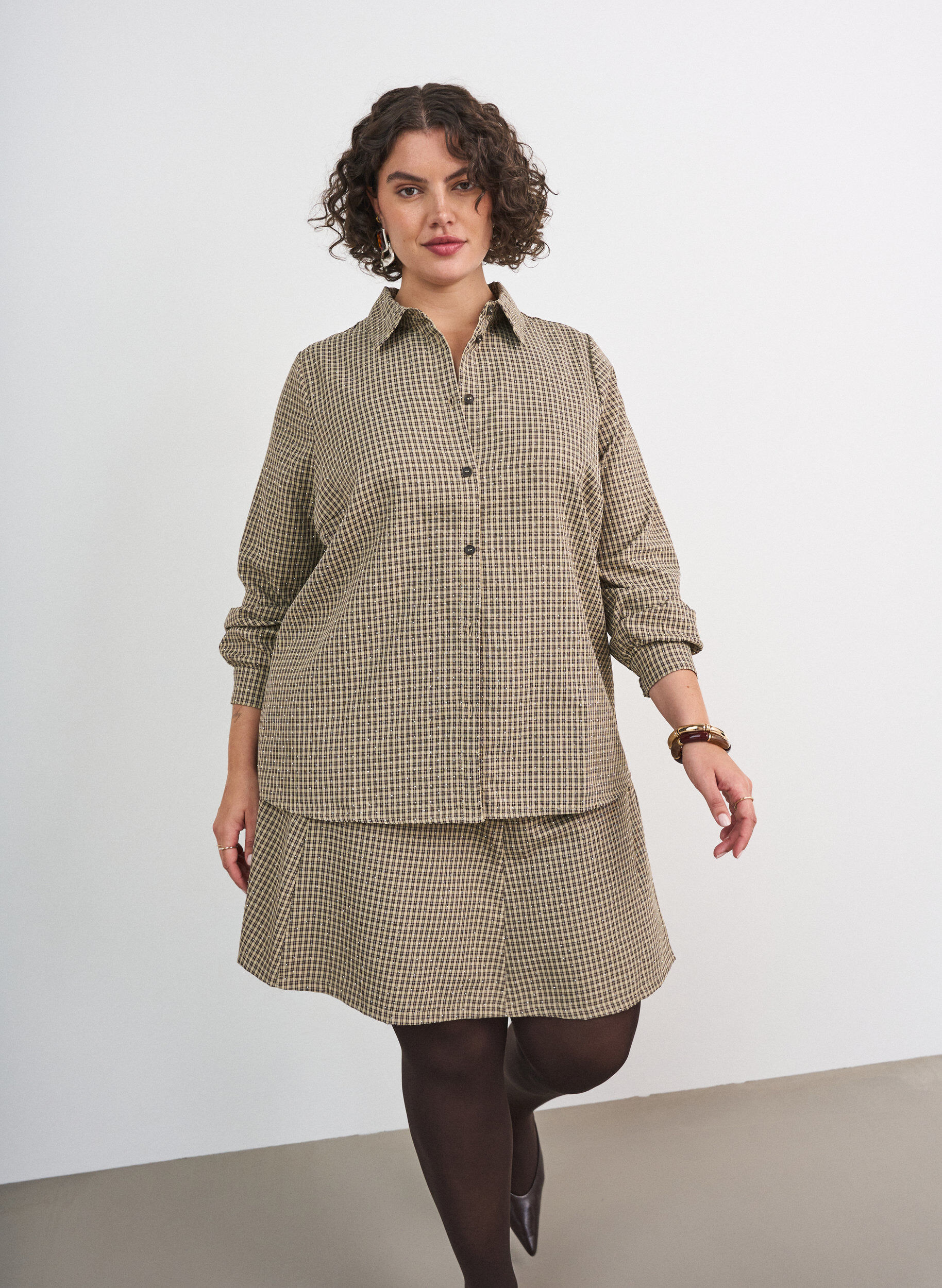 Jupe &agrave; mini-carreaux et strass, Marron, Model