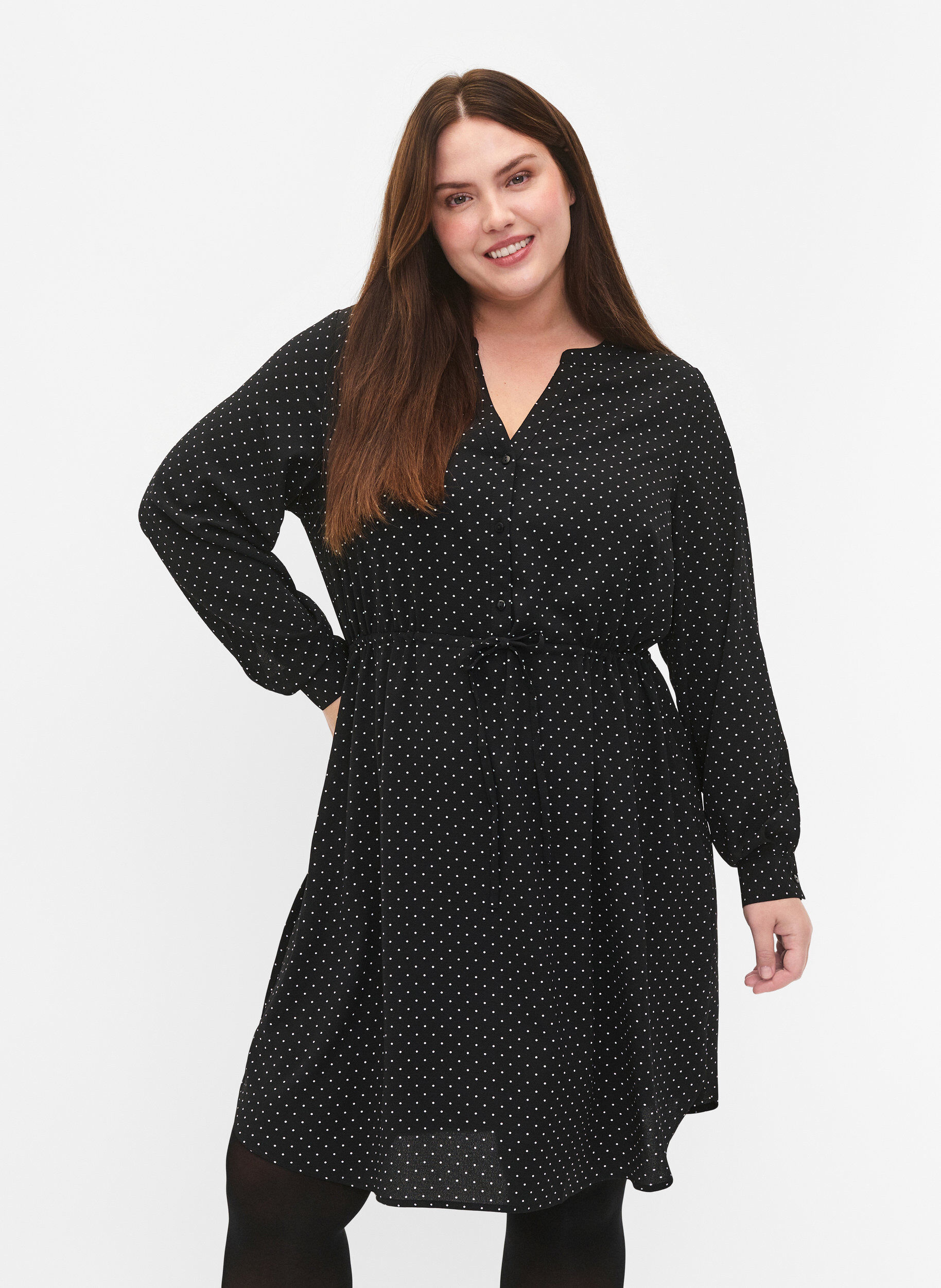 Zizzi Robe imprim&eacute;e avec cordon &agrave; la taille, Black Dot, Model image number 0