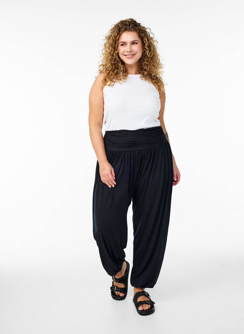 Haremshose mit weiter Passform, Schwarz, Model image number 0