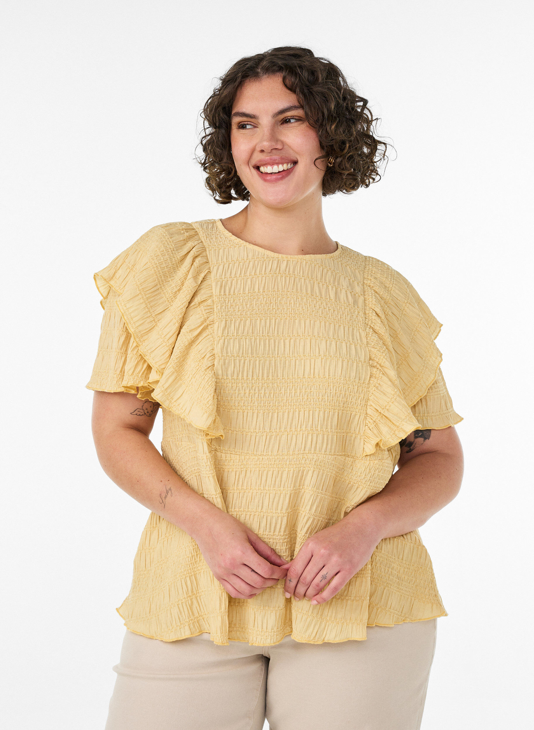 Bluse mit gesmokter Textur und R&uuml;schen&auml;rmeln, Gelb, Model