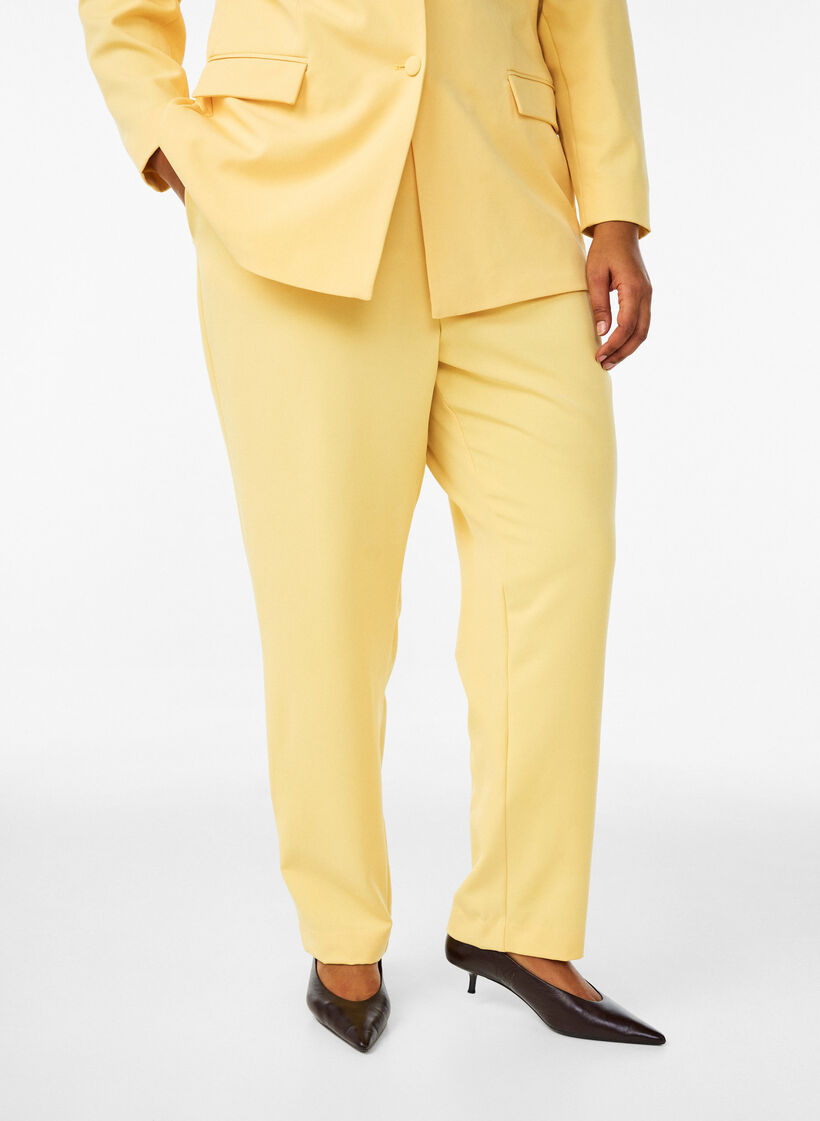 Pantalon avec poches et jambes droites, Jaune clair, Model image number 2