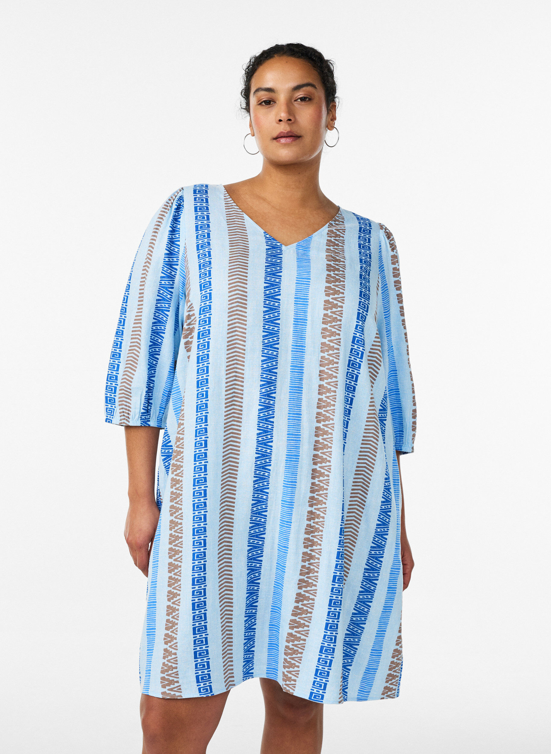 Kurzes Kleid aus Leinen und Viskose mit 3/4-&Auml;rmeln, Blau, Model
