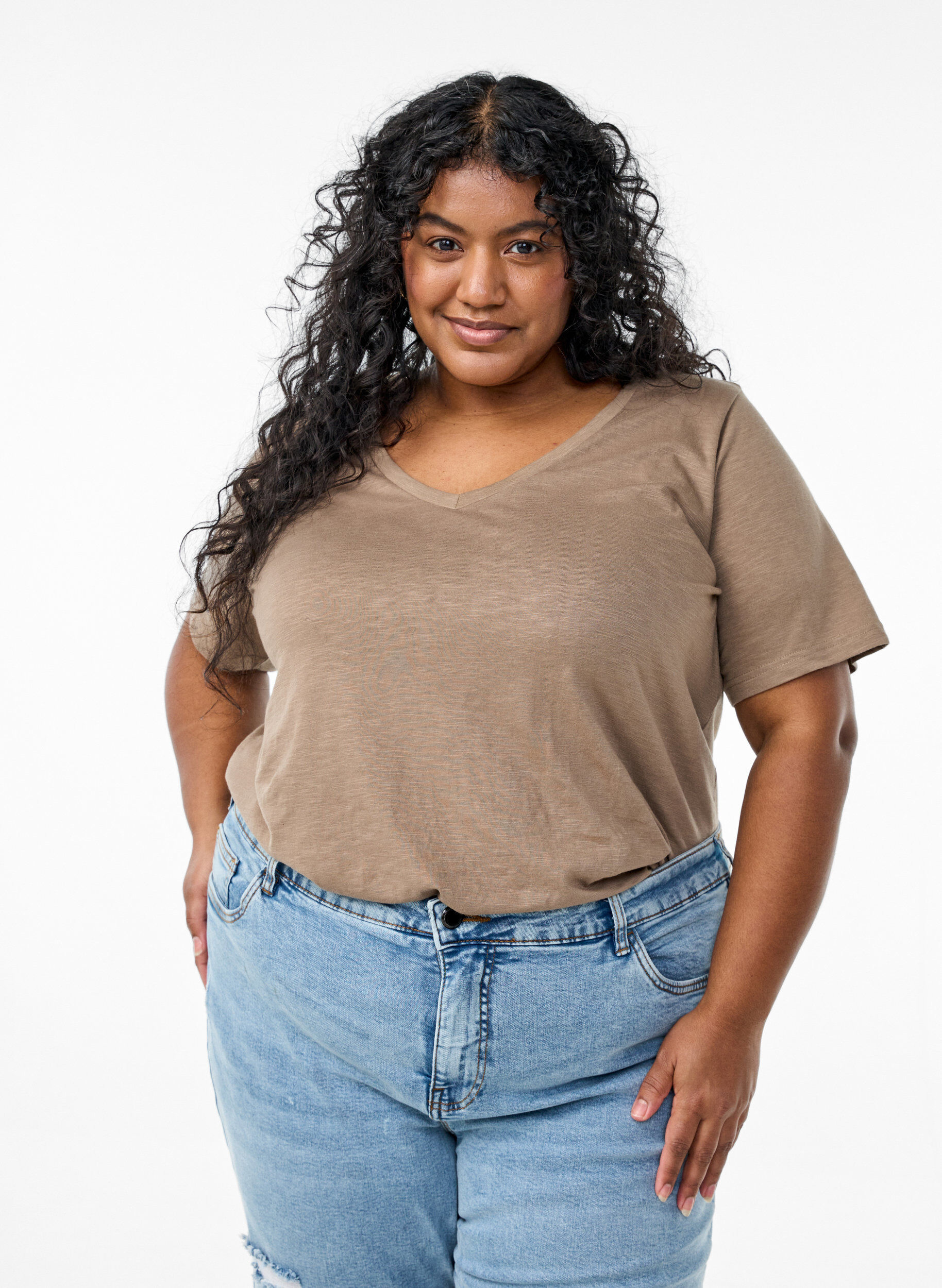 Zizzi T-shirt basique &agrave; manches courtes avec col en V, Marron, Model image number 0