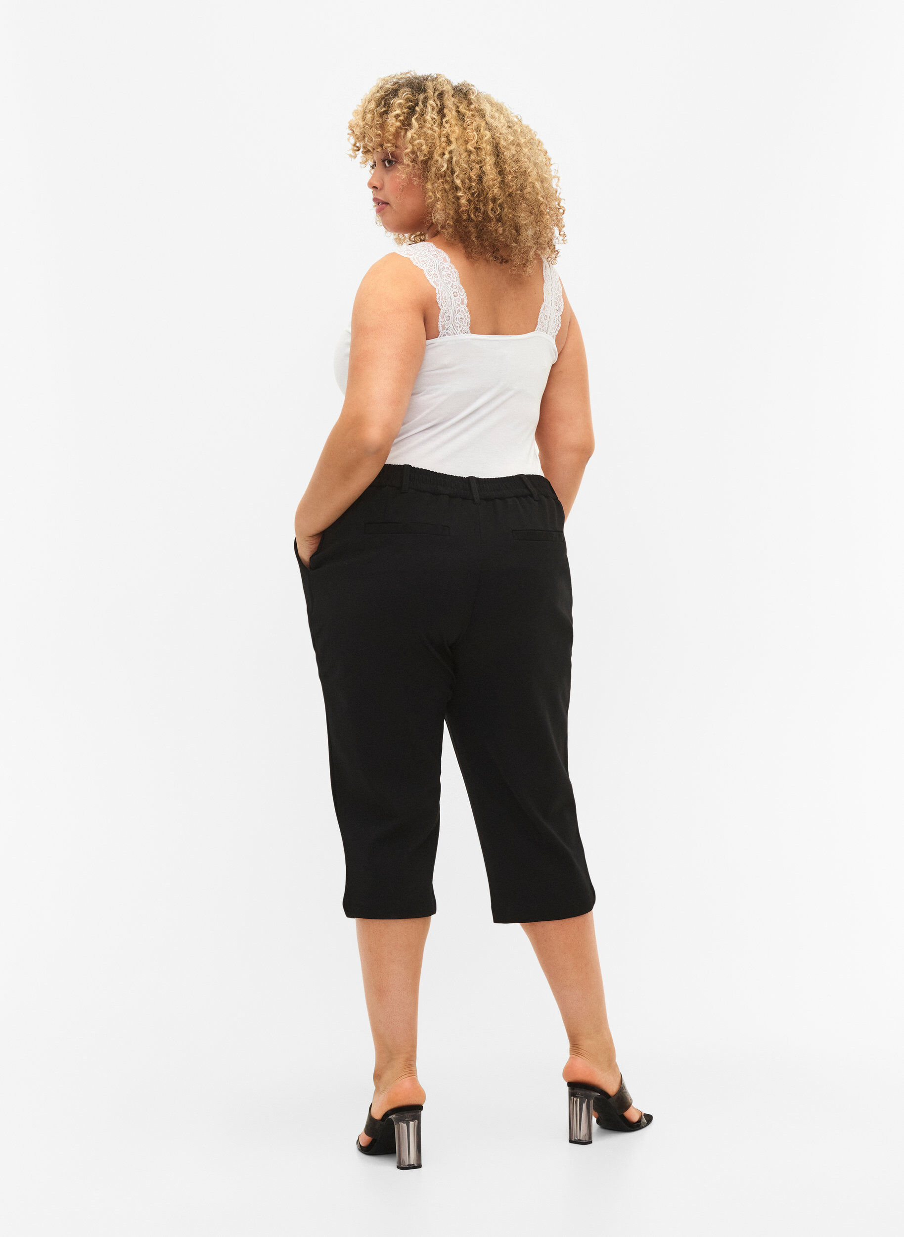 Zizzi Capri-Hose aus Viskosemischung, Black, Model image number 1