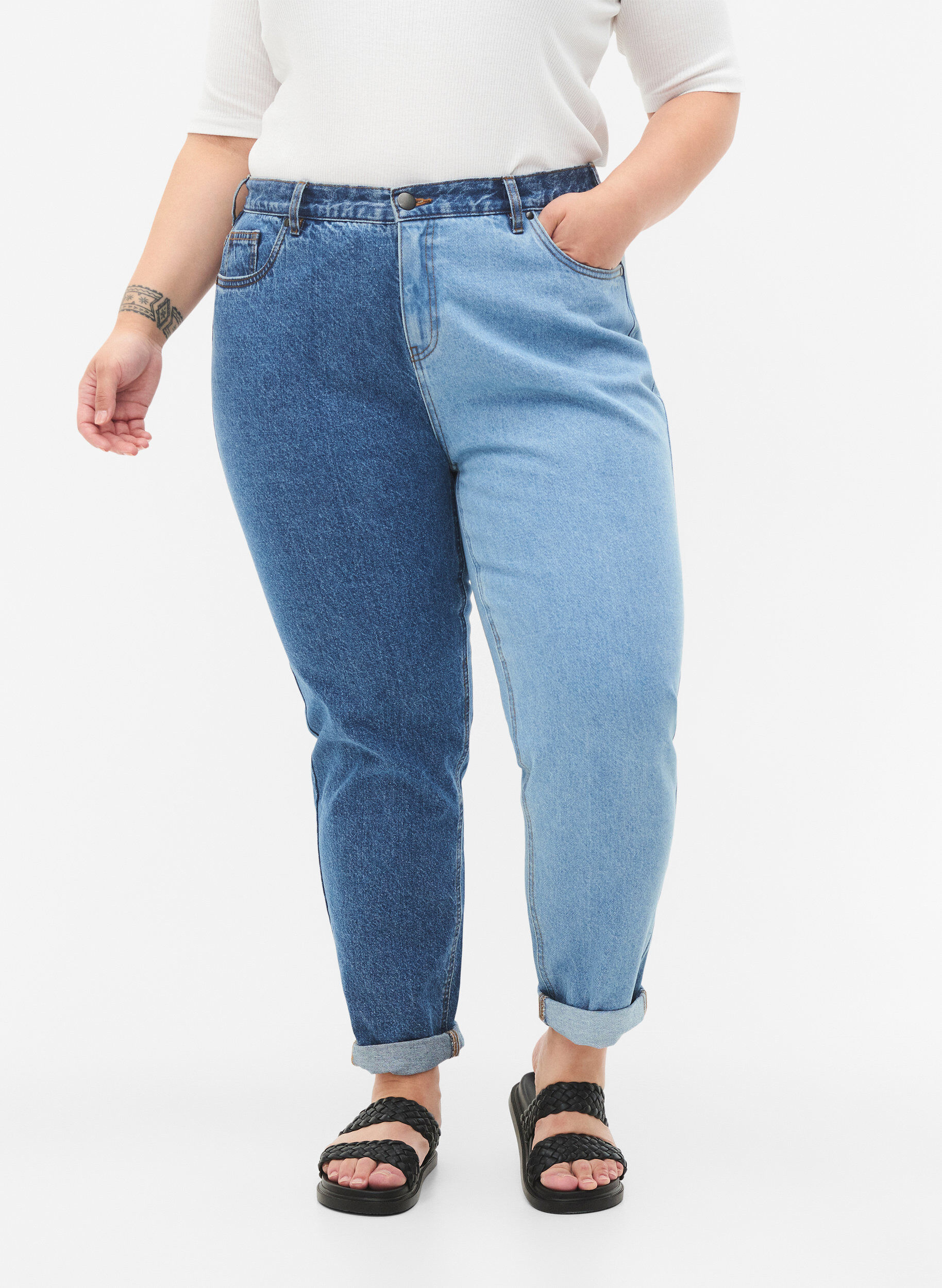 Zizzi Two-Tone Mille Mom Fit Jeans, Lt. B. Comb, Model image number 2