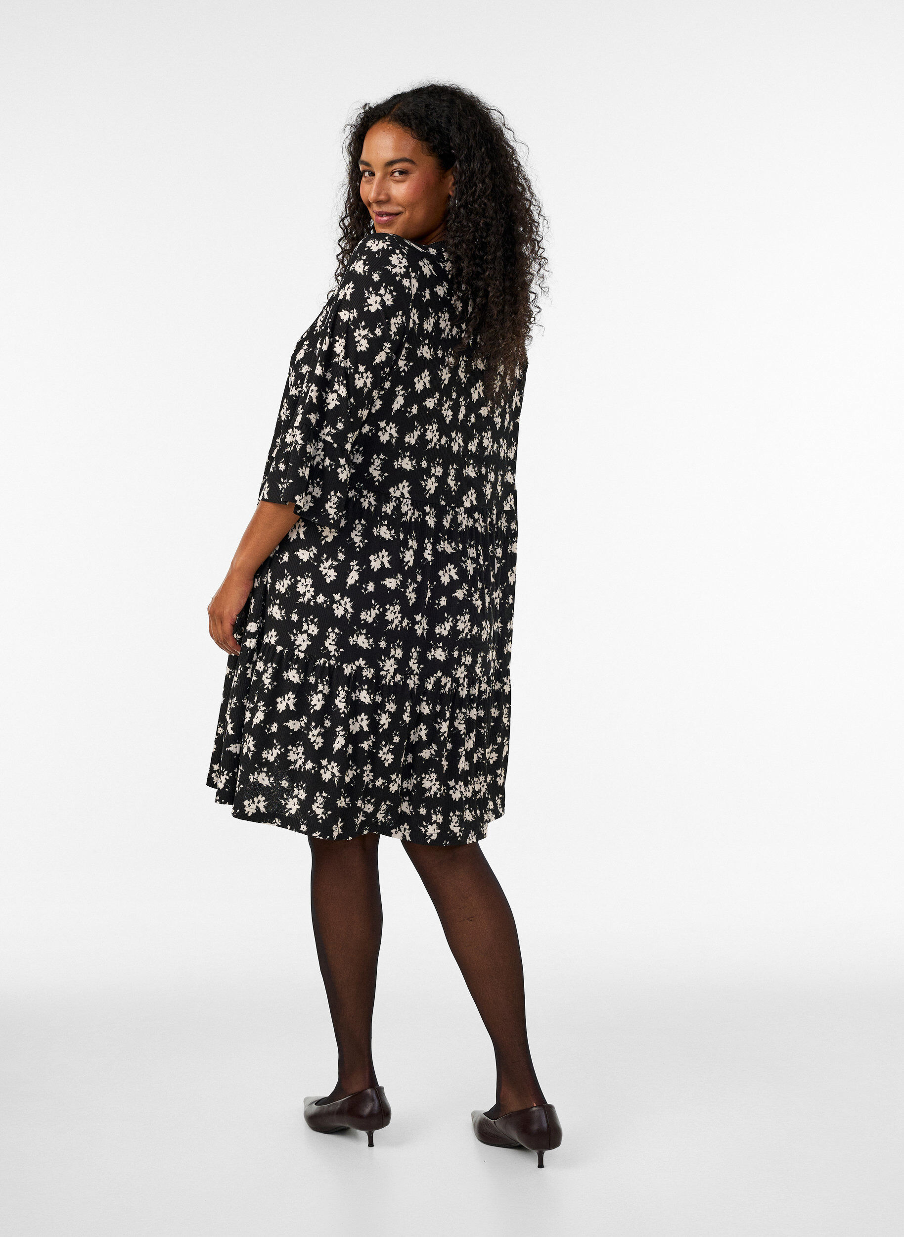 ZizziKurzes A-Linien-Kleid aus Jersey mit Allover-Print, Schwarz, Model image number 2