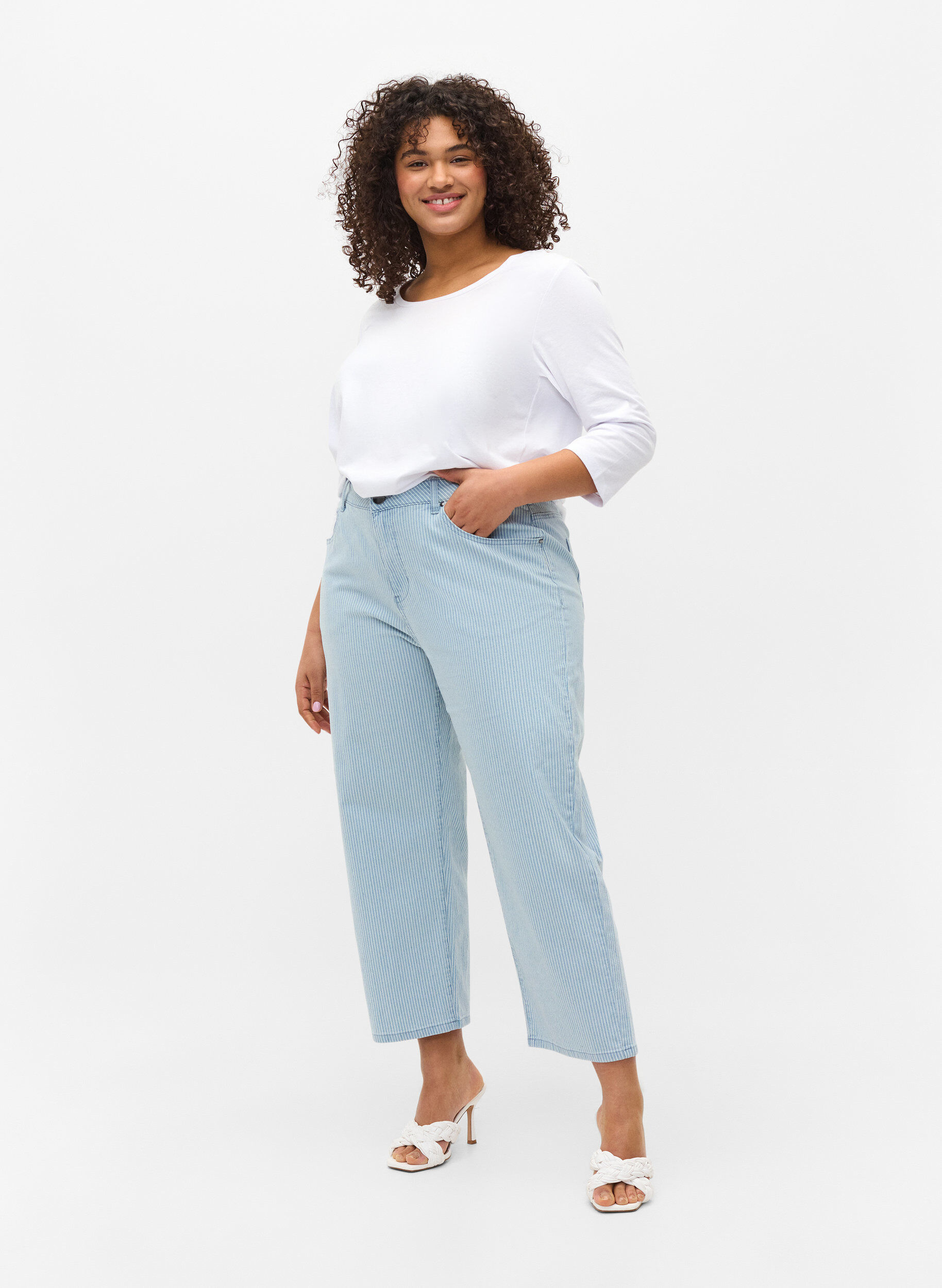 Zizzi Jean droit, cheville courte, Light Blue Stripe, Model image number 4