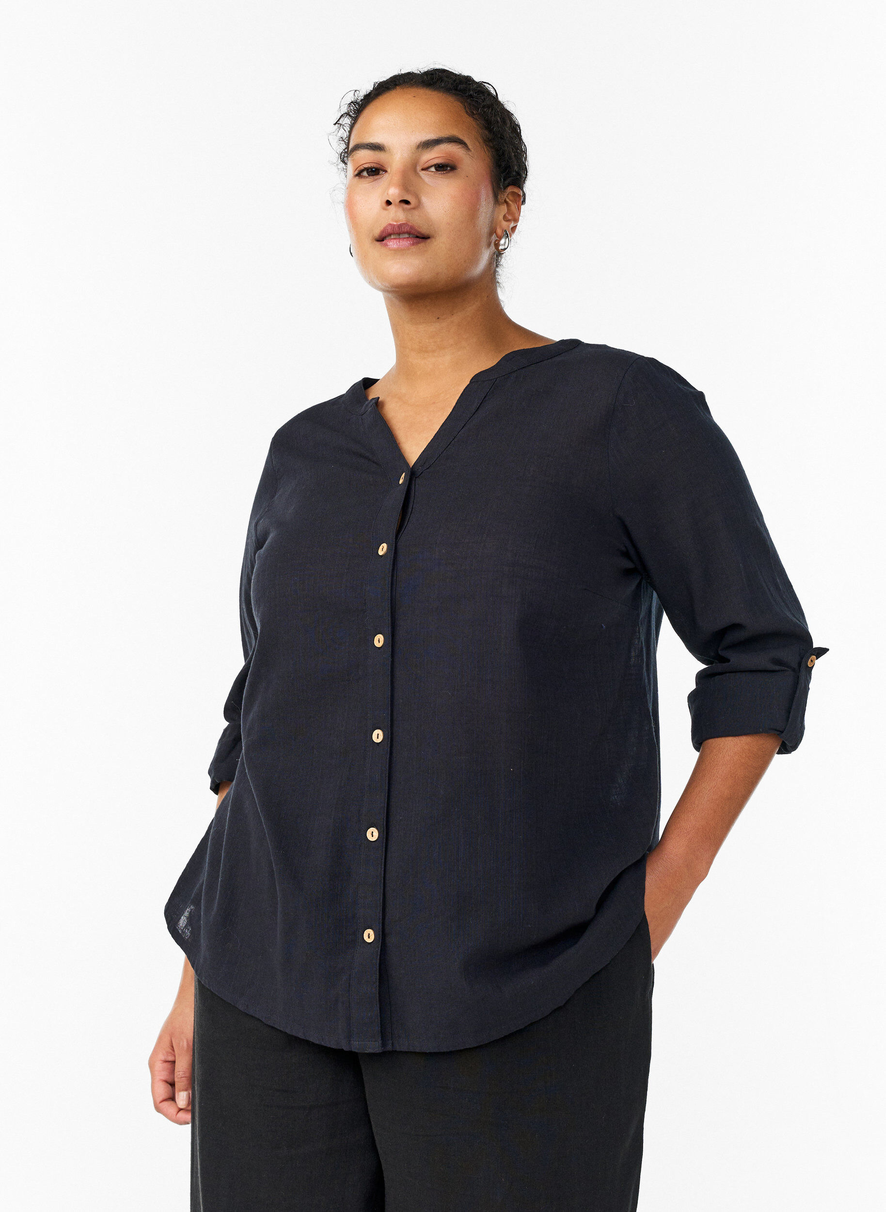 ZizziHemdbluse aus Baumwolle mit V-Ausschnitt, Schwarz, Model image number 0