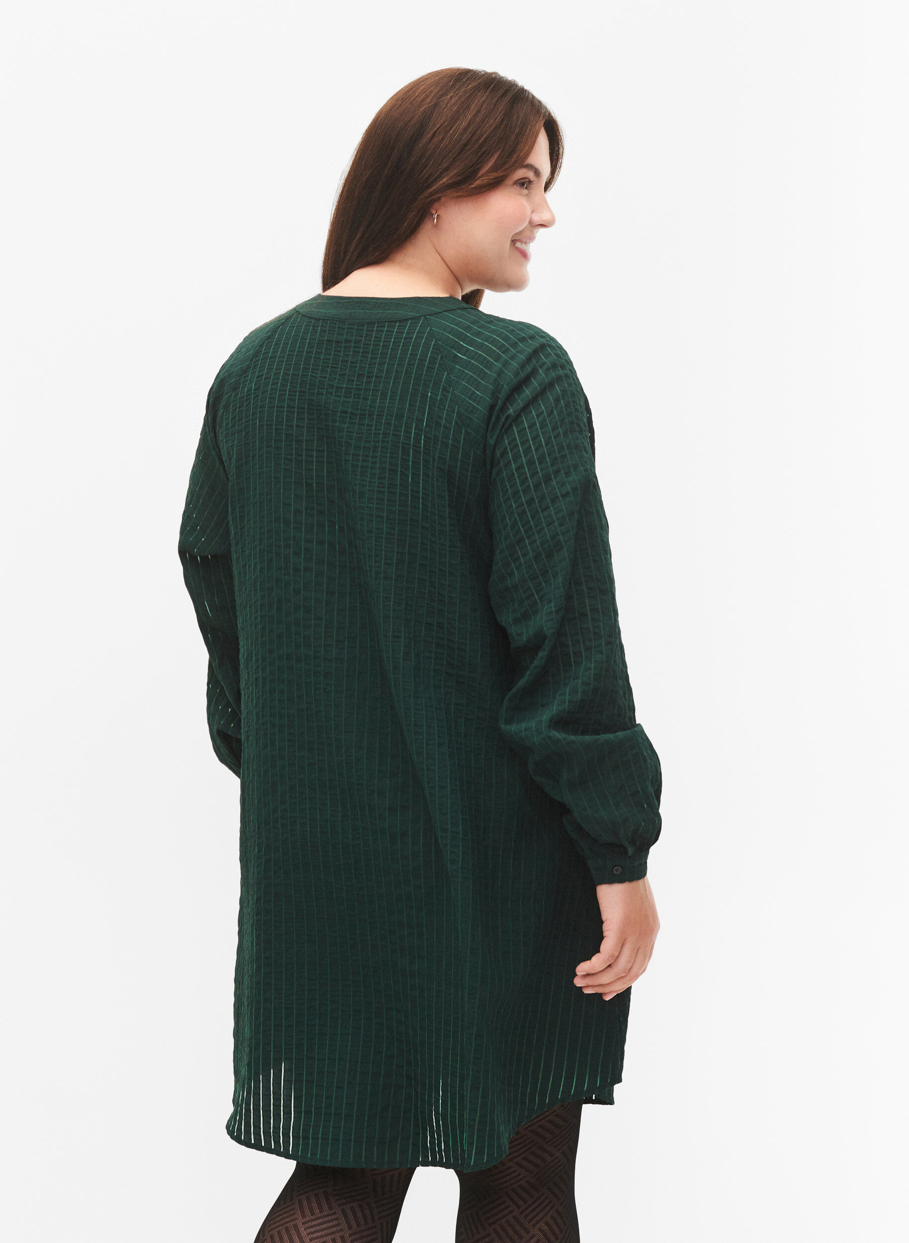 Zizzi Chemise longue en viscose &agrave; motifs ray&eacute;s, Scarab, Model image number 1