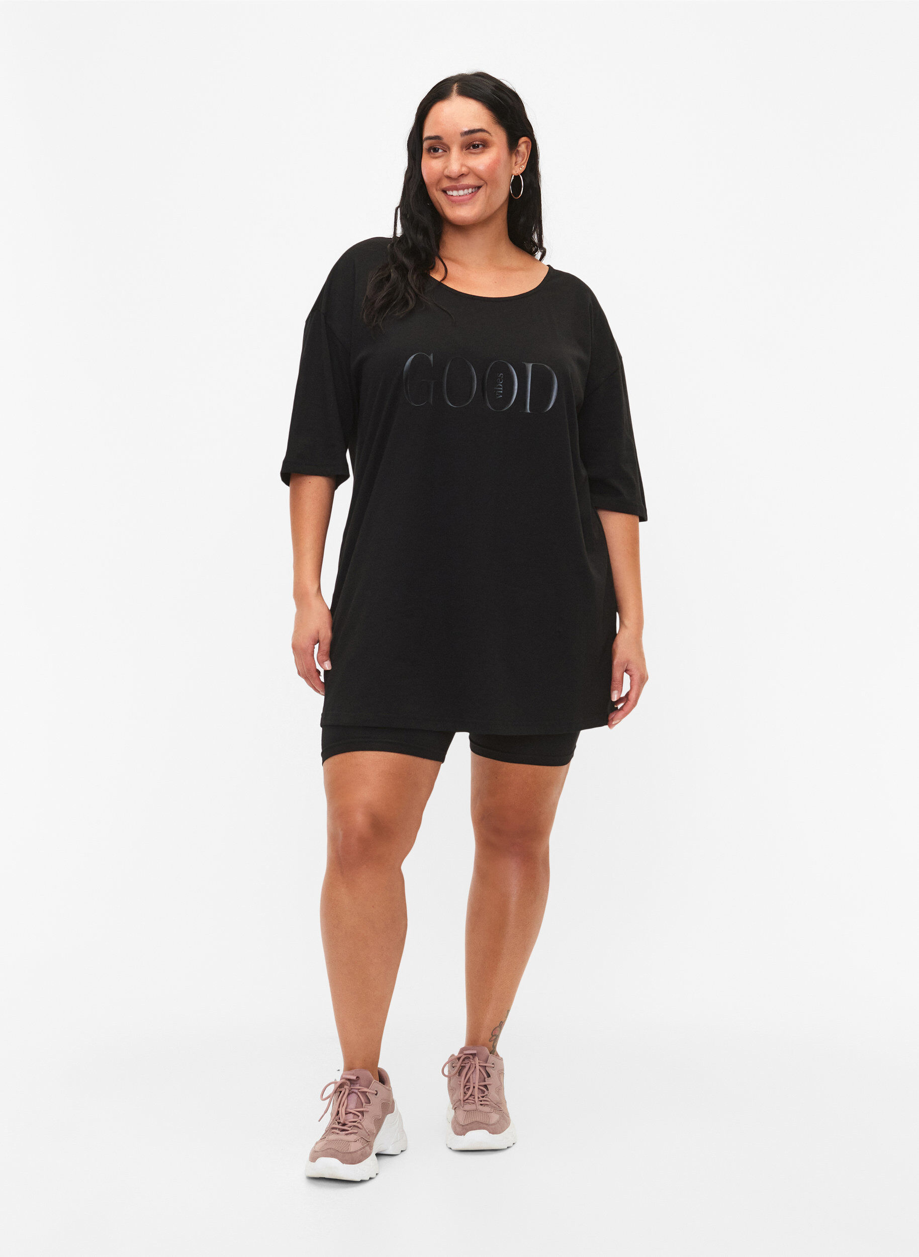 Zizzi T-shirt oversize en coton avec imprim&eacute;, Black GOOD, Model image number 2