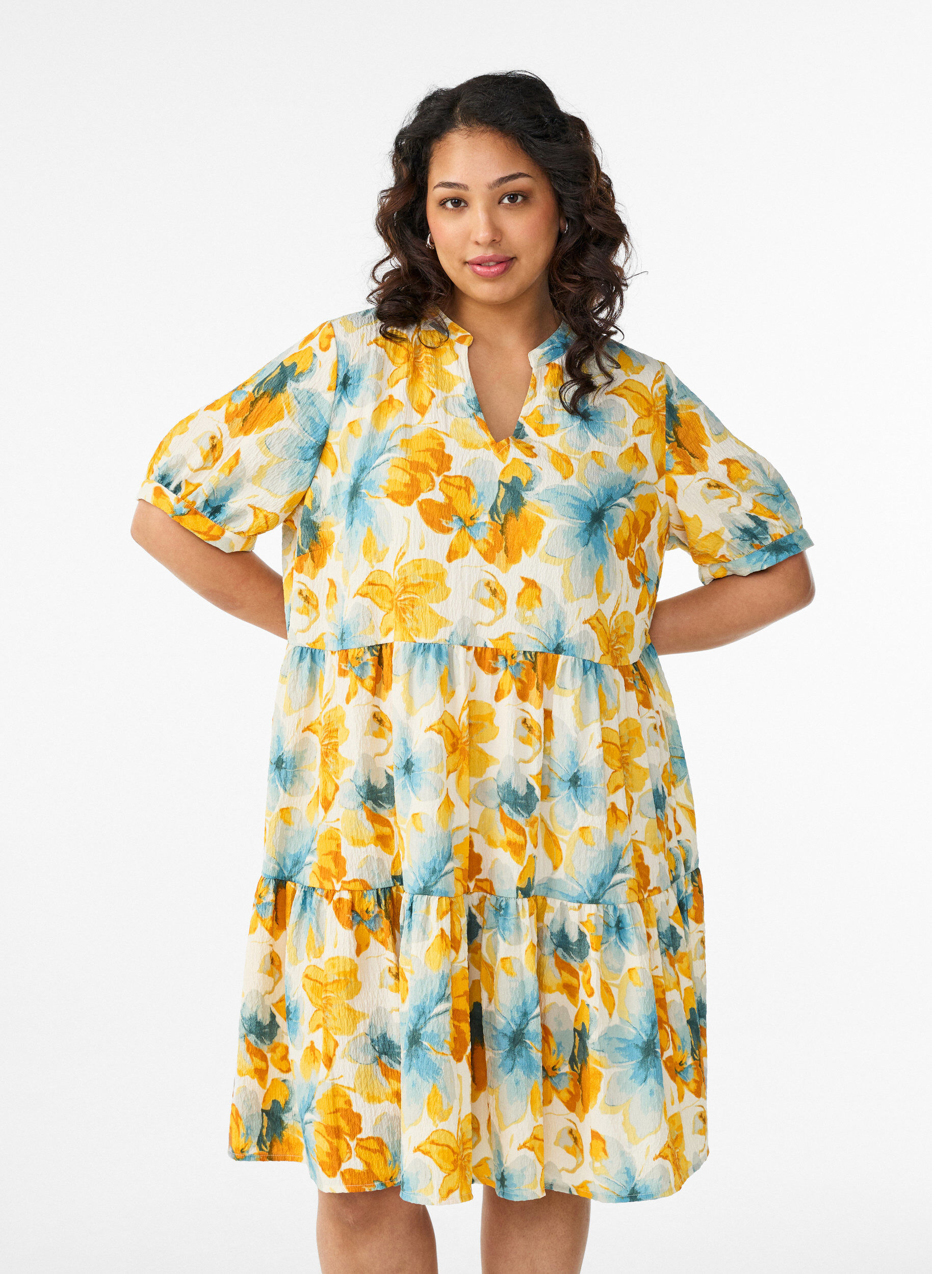 Robe courte &agrave; coupe &eacute;vas&eacute;e, Jaune, Model