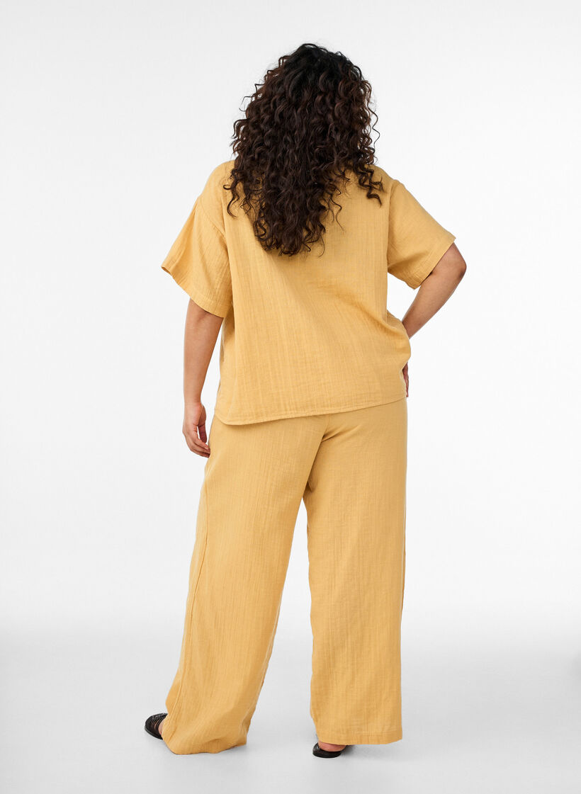Pantalon taille haute en mousseline de coton &agrave; coupe ample, Jaune clair, Model image number 1