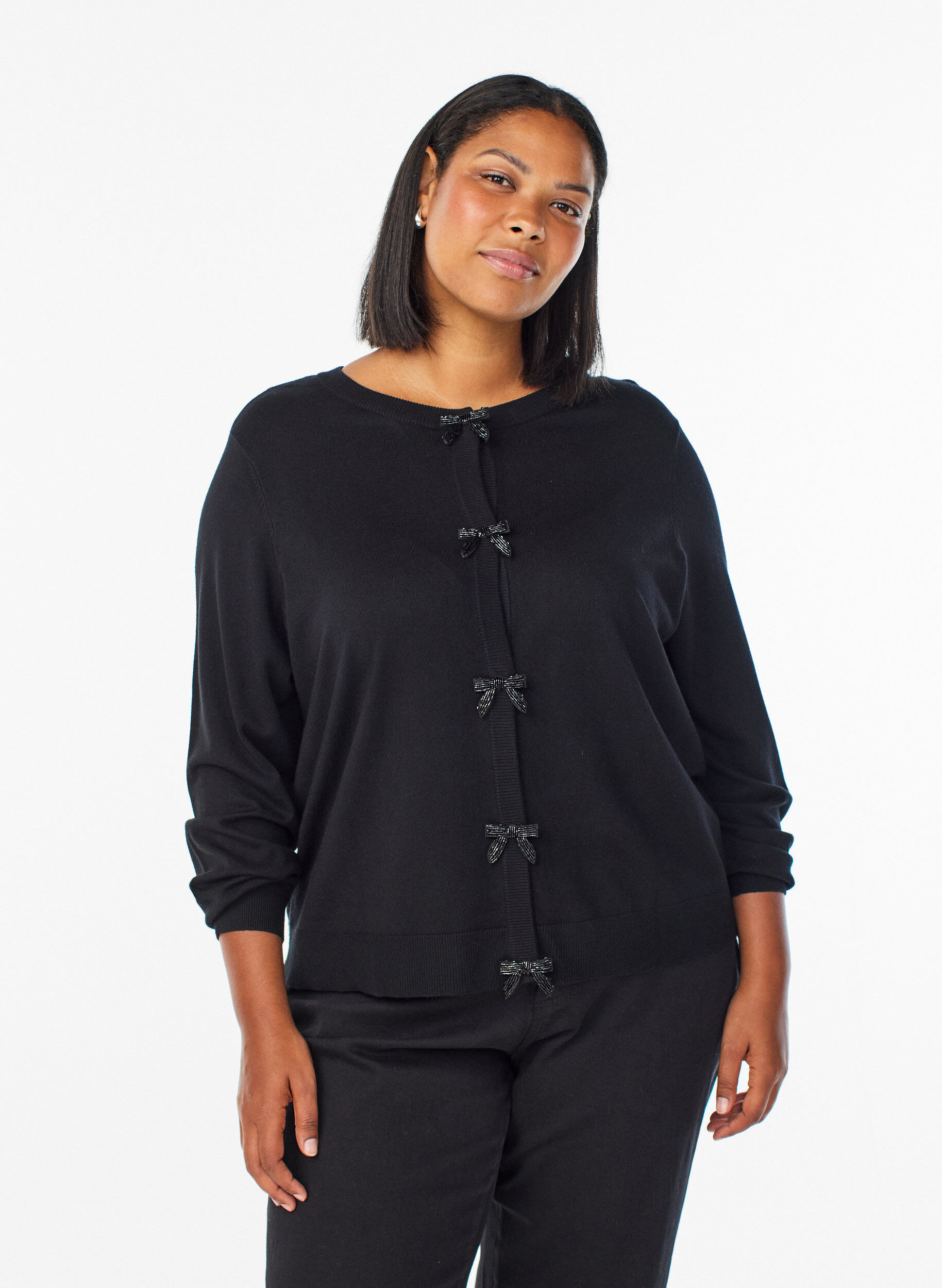Cardigan avec n&oelig;uds brod&eacute;s de perles et boutons-pression, Noir, Model