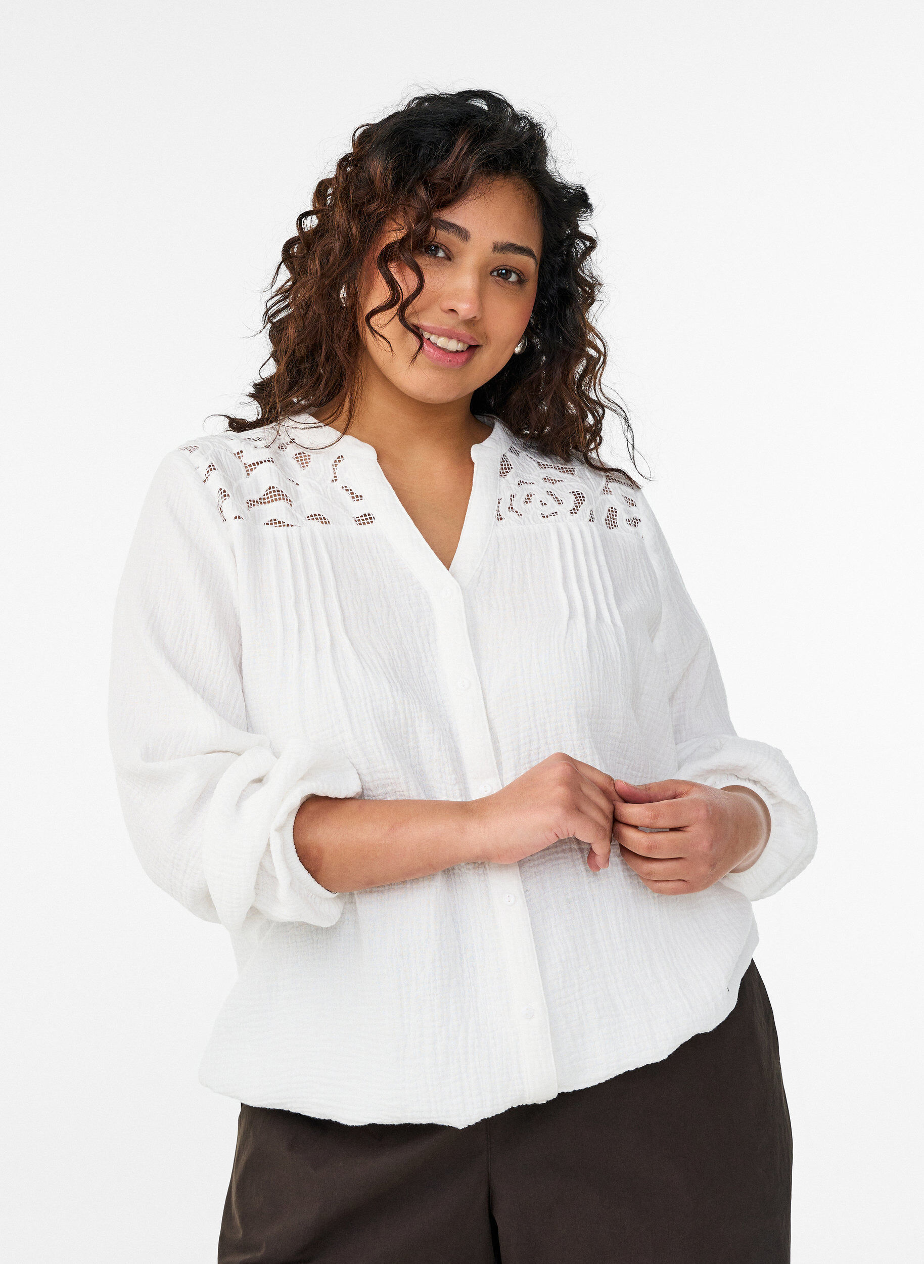 Zizzi Blouse en mousseline de coton avec d&eacute;tails brod&eacute;s, Blanc, Model image number 0