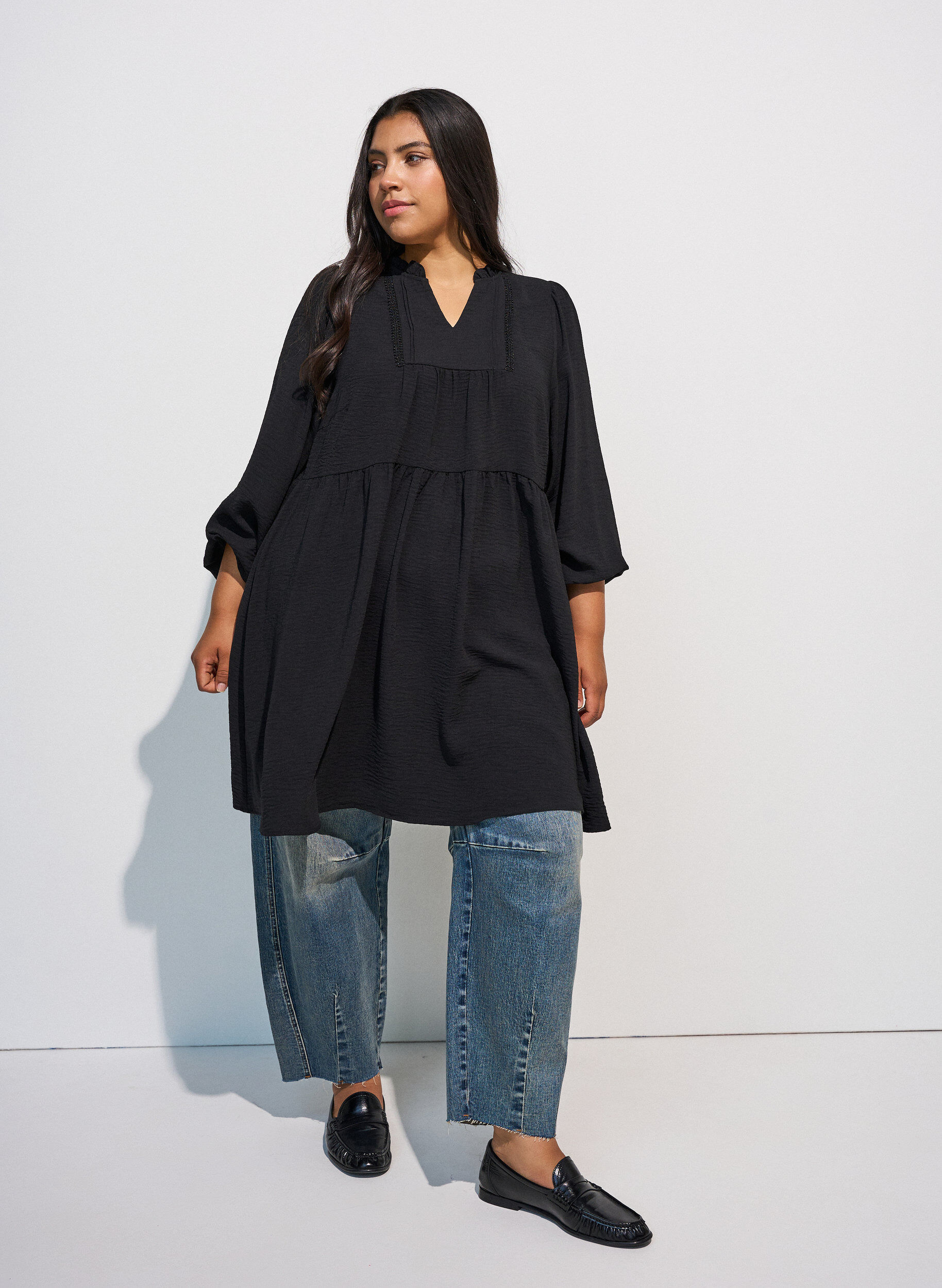 ZizziRobe coupe &eacute;vas&eacute;e avec une taille empire, Noir, Model image number 1